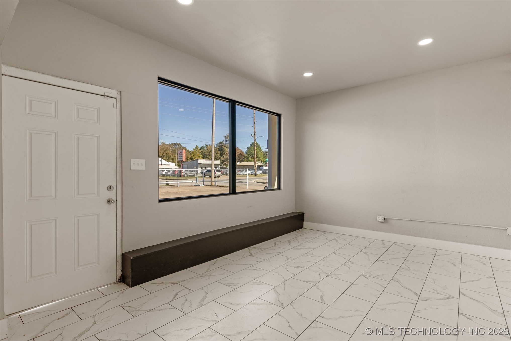 4216 E 11th Street Property Photo 7