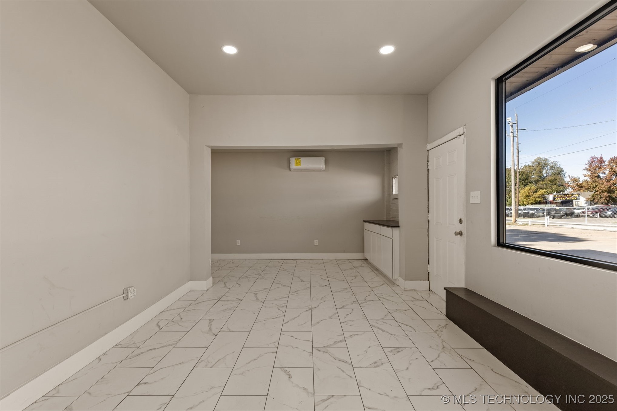 4216 E 11th Street Property Photo 9