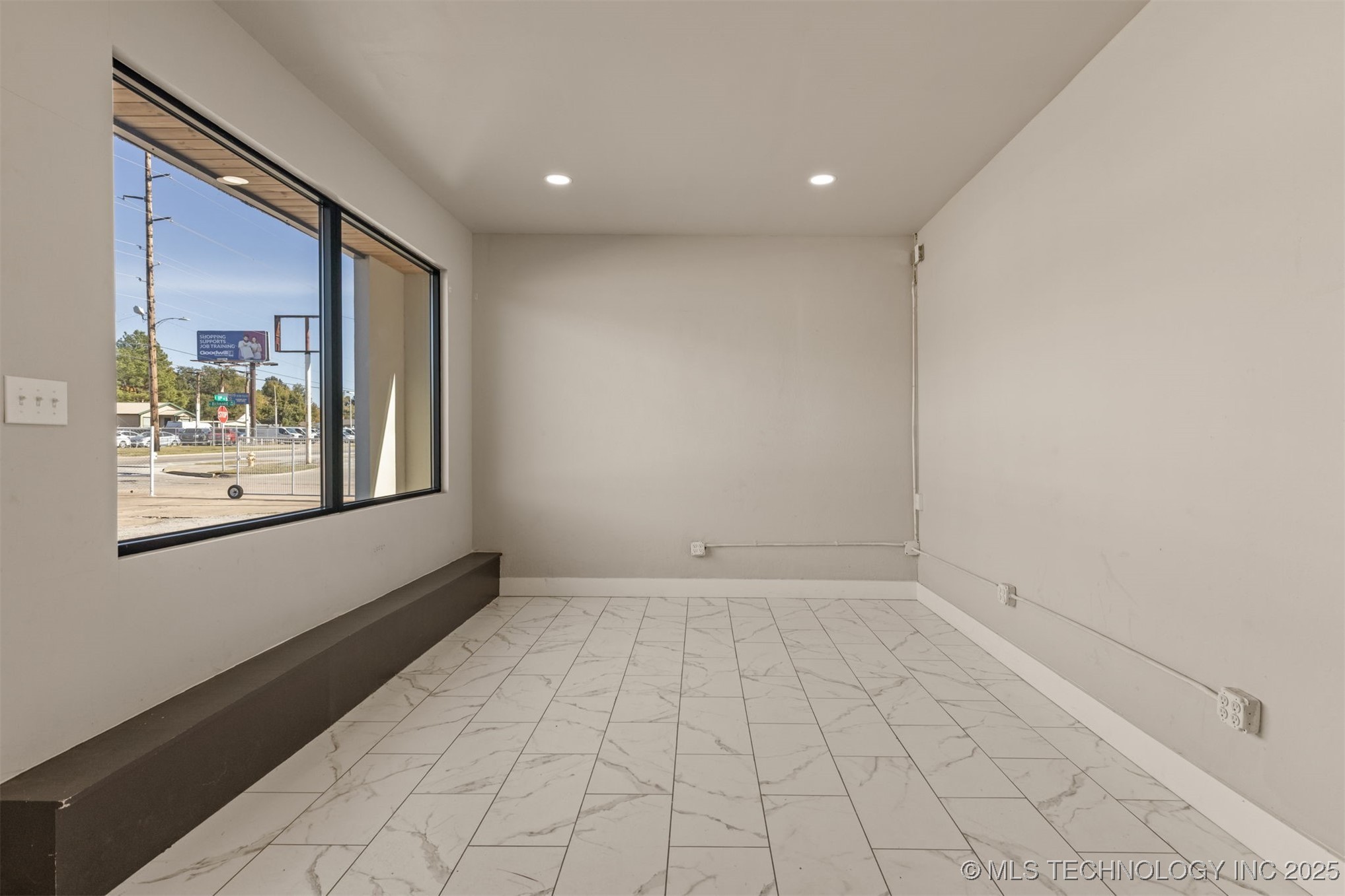 4216 E 11th Street Property Photo 10