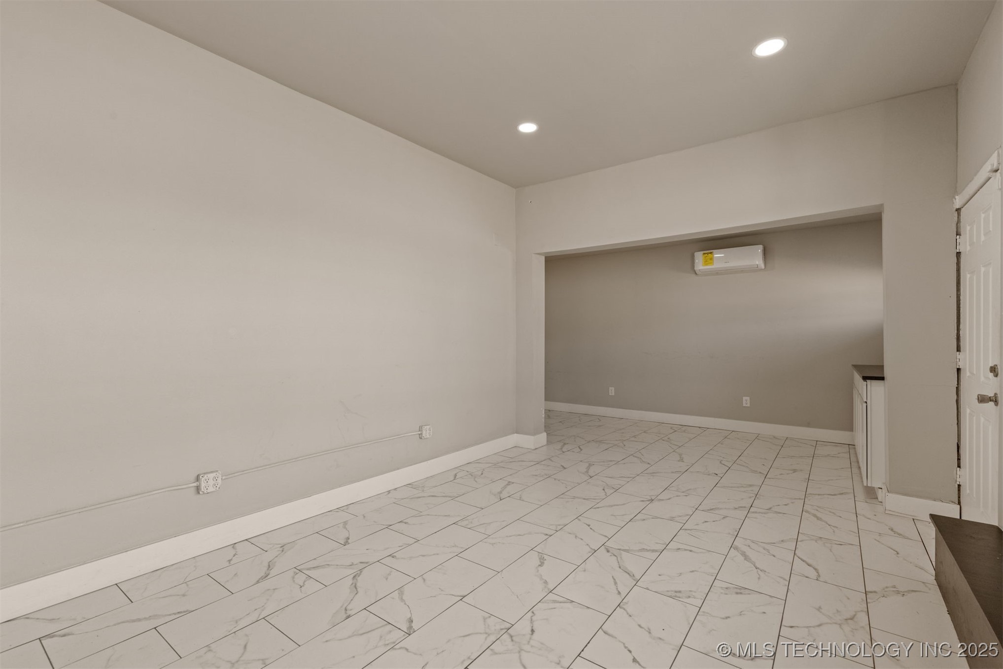 4216 E 11th Street Property Photo 12