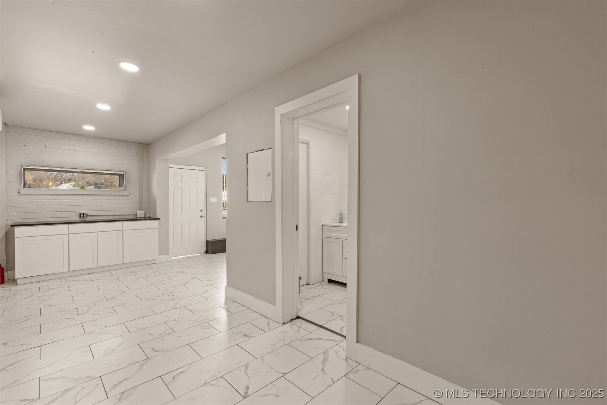 4216 E 11th Street Property Photo 13