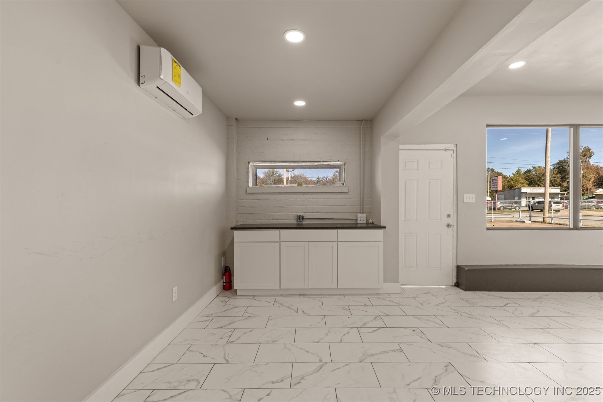 4216 E 11th Street Property Photo 14