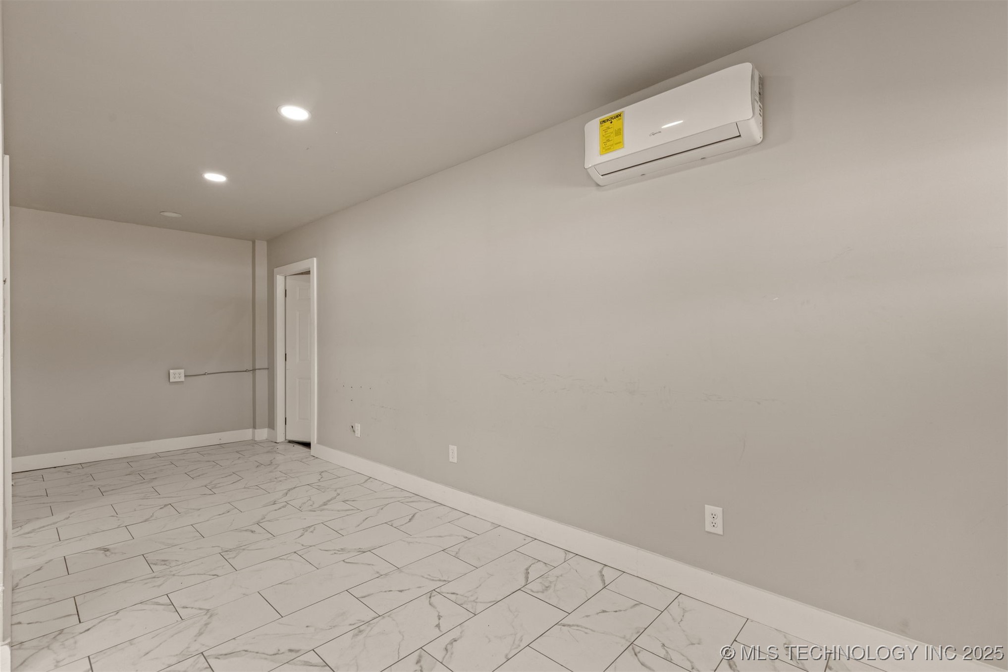 4216 E 11th Street Property Photo 17