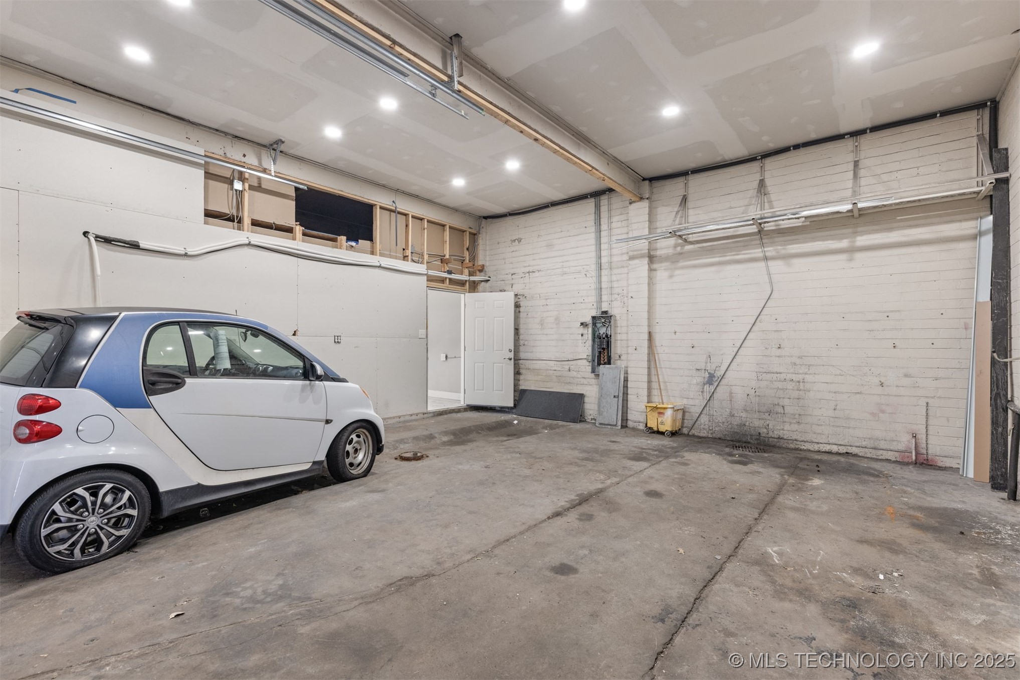 4216 E 11th Street Property Photo 19