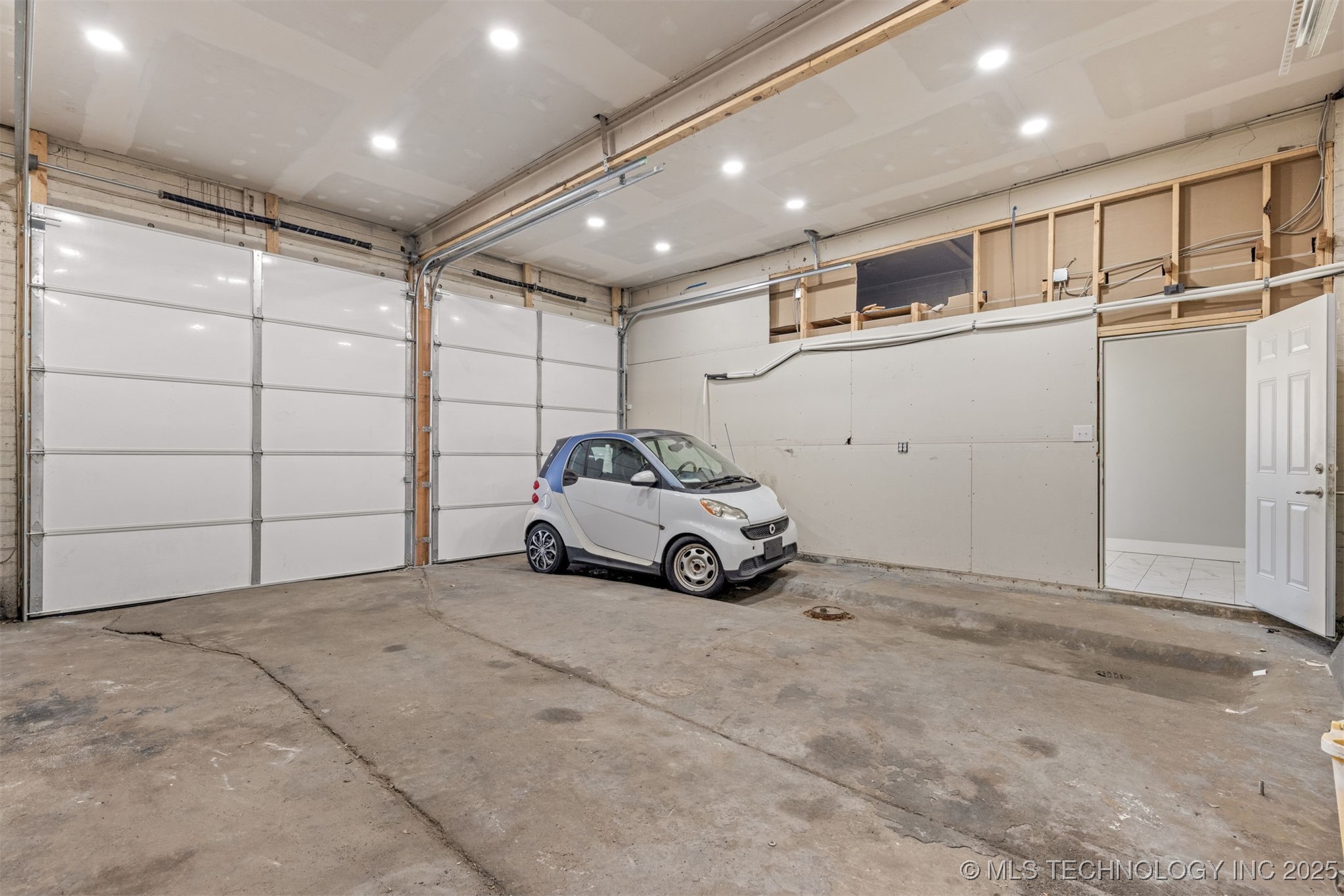 4216 E 11th Street Property Photo 38