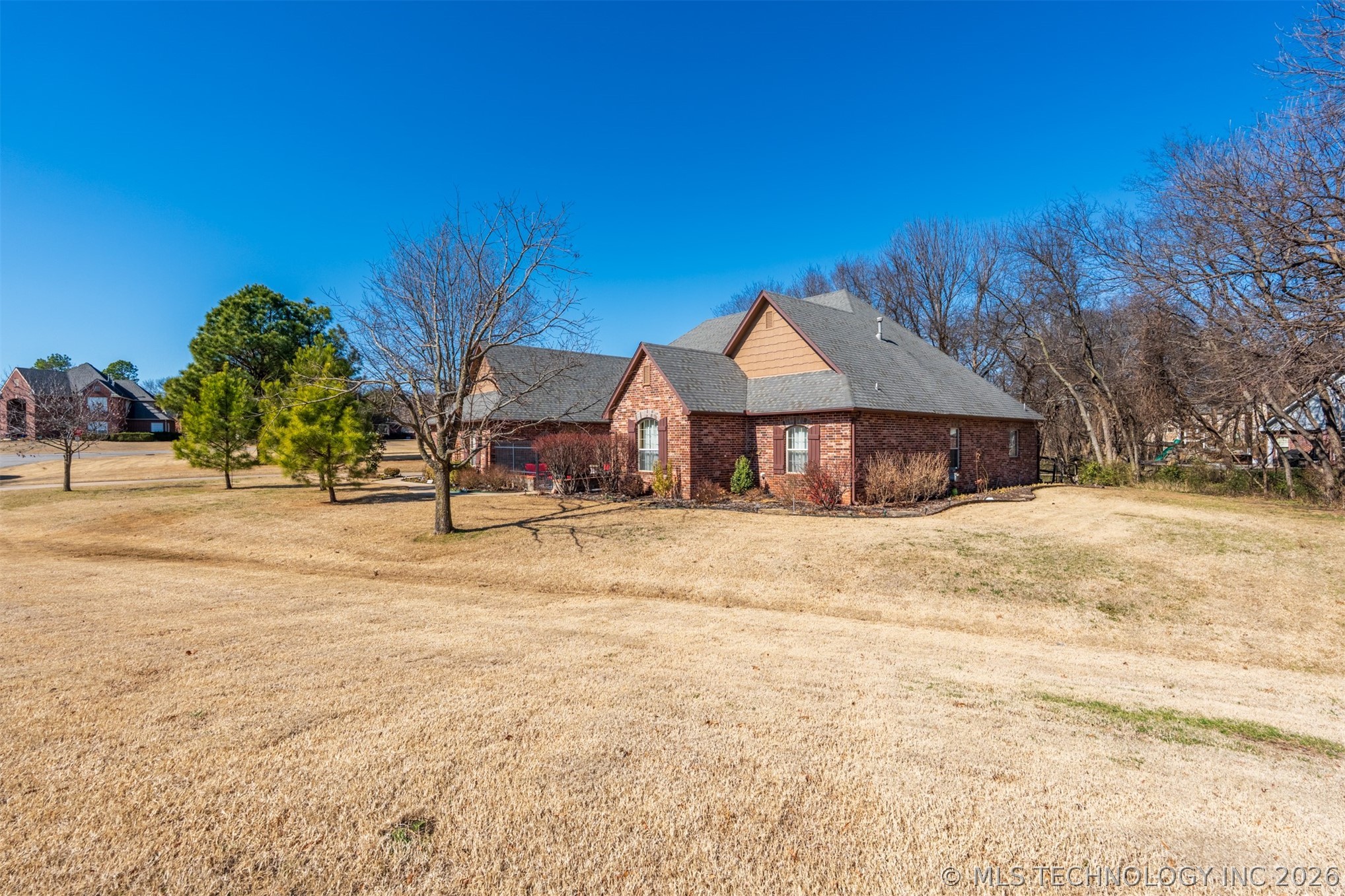 13822 S 18th Place Property Photo 4