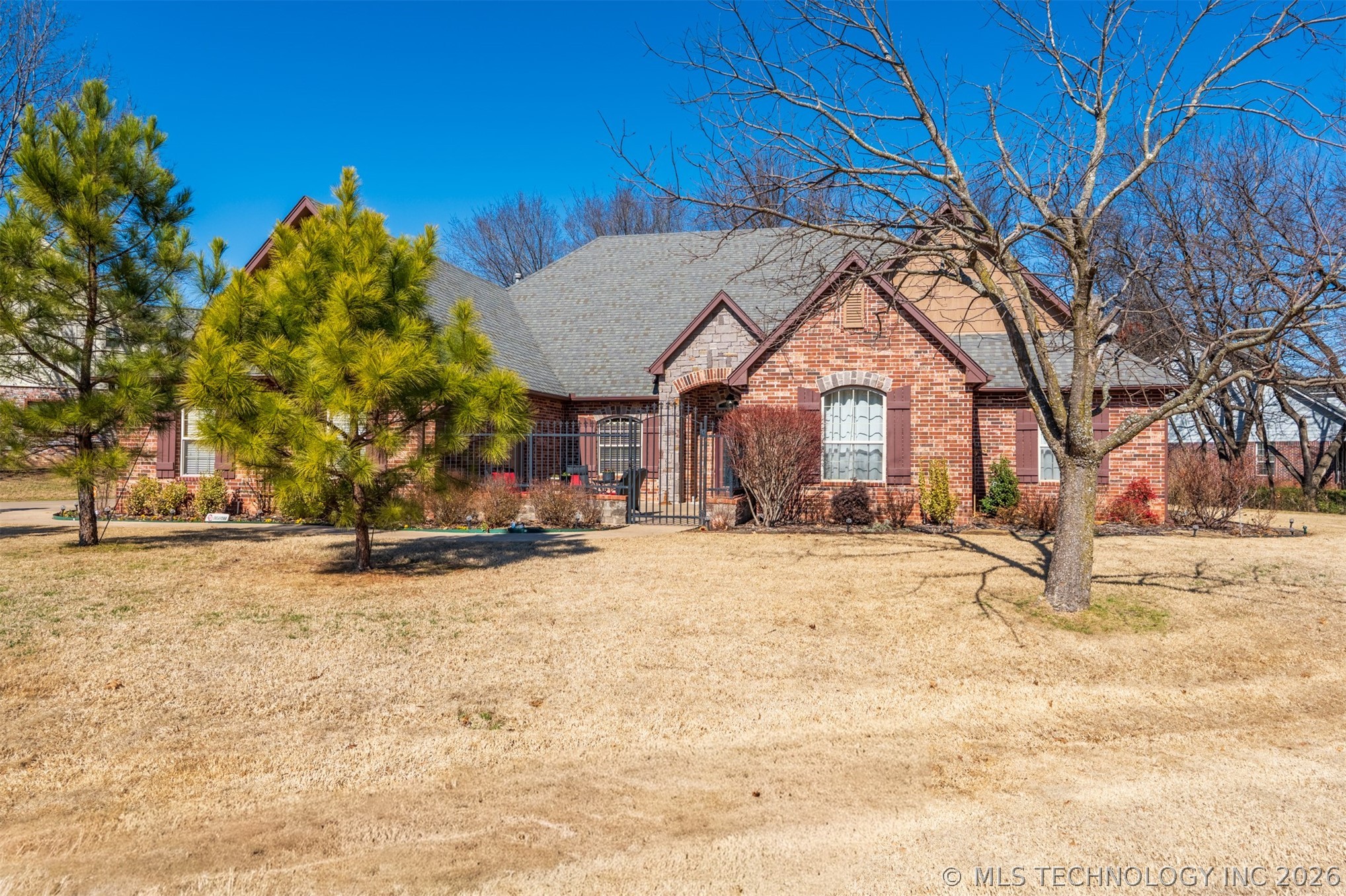 13822 S 18th Place Property Photo 8