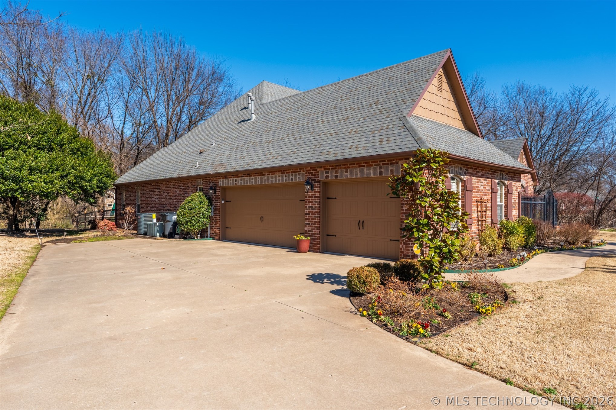 13822 S 18th Place Property Photo 9