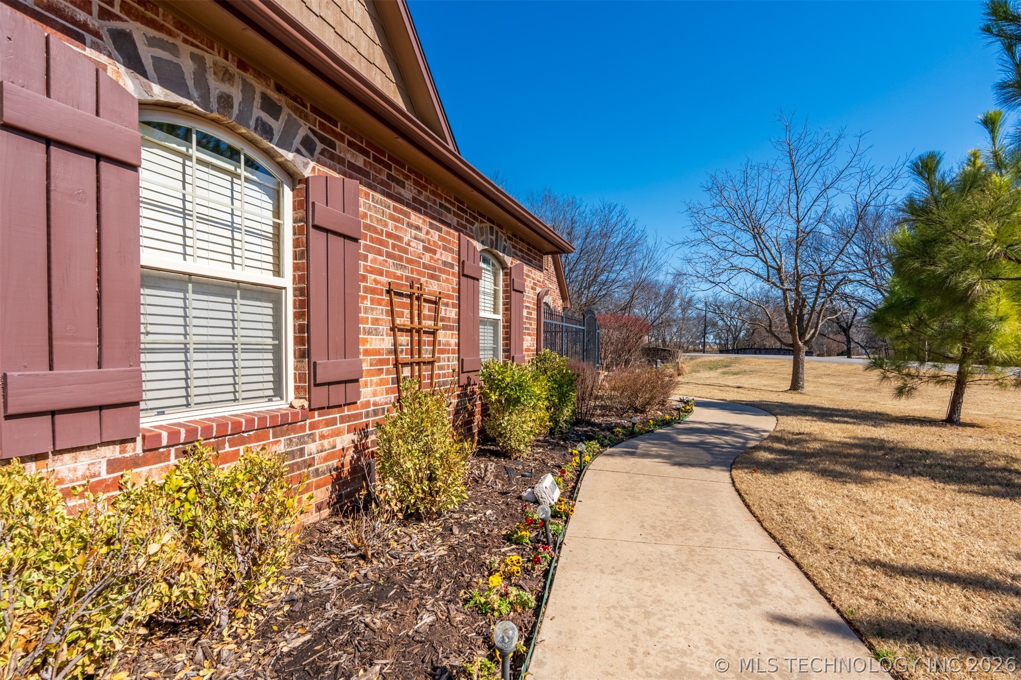 13822 S 18th Place Property Photo 10