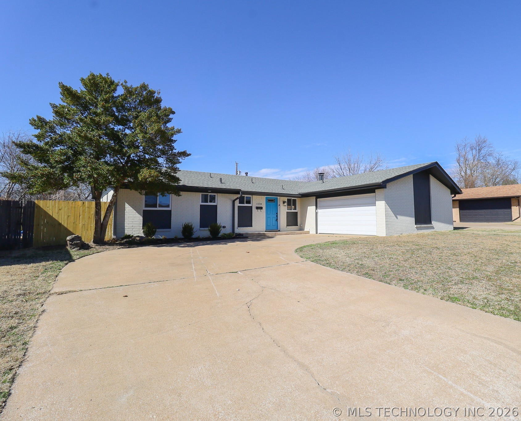 1118 N Hickory Place Property Photo 1