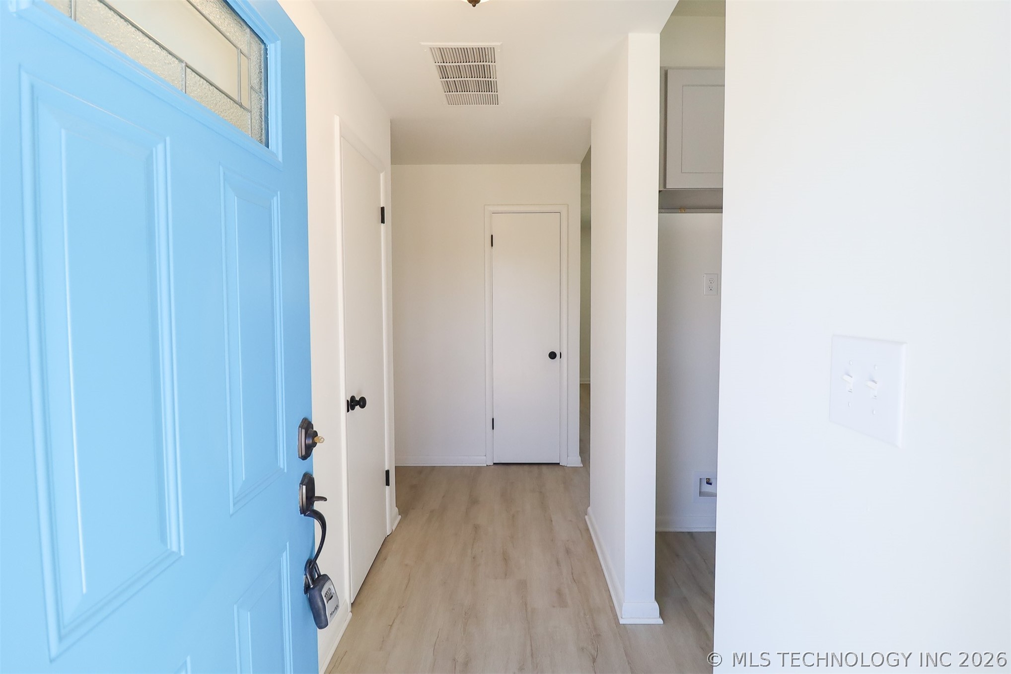 1118 N Hickory Place Property Photo 4