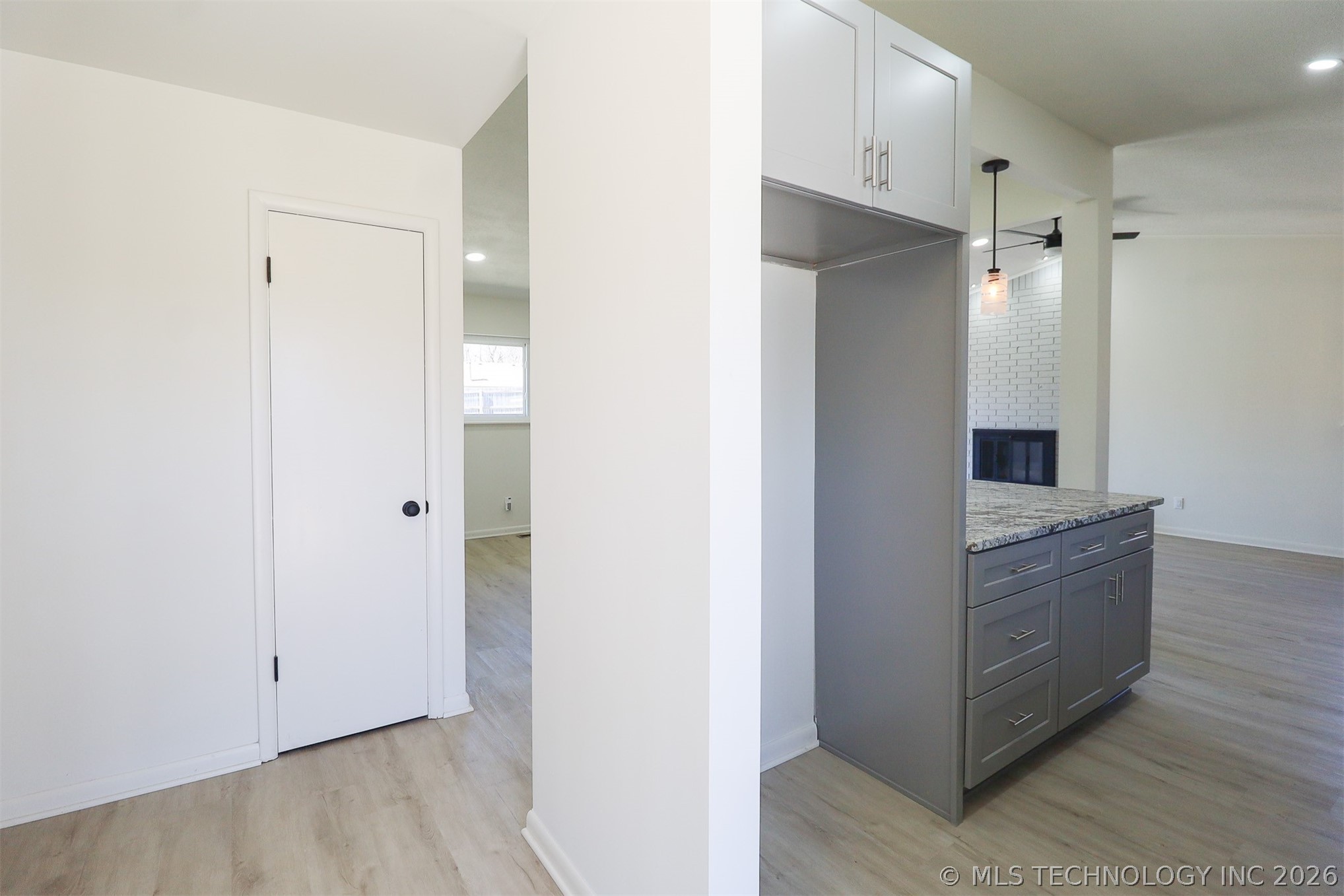 1118 N Hickory Place Property Photo 5