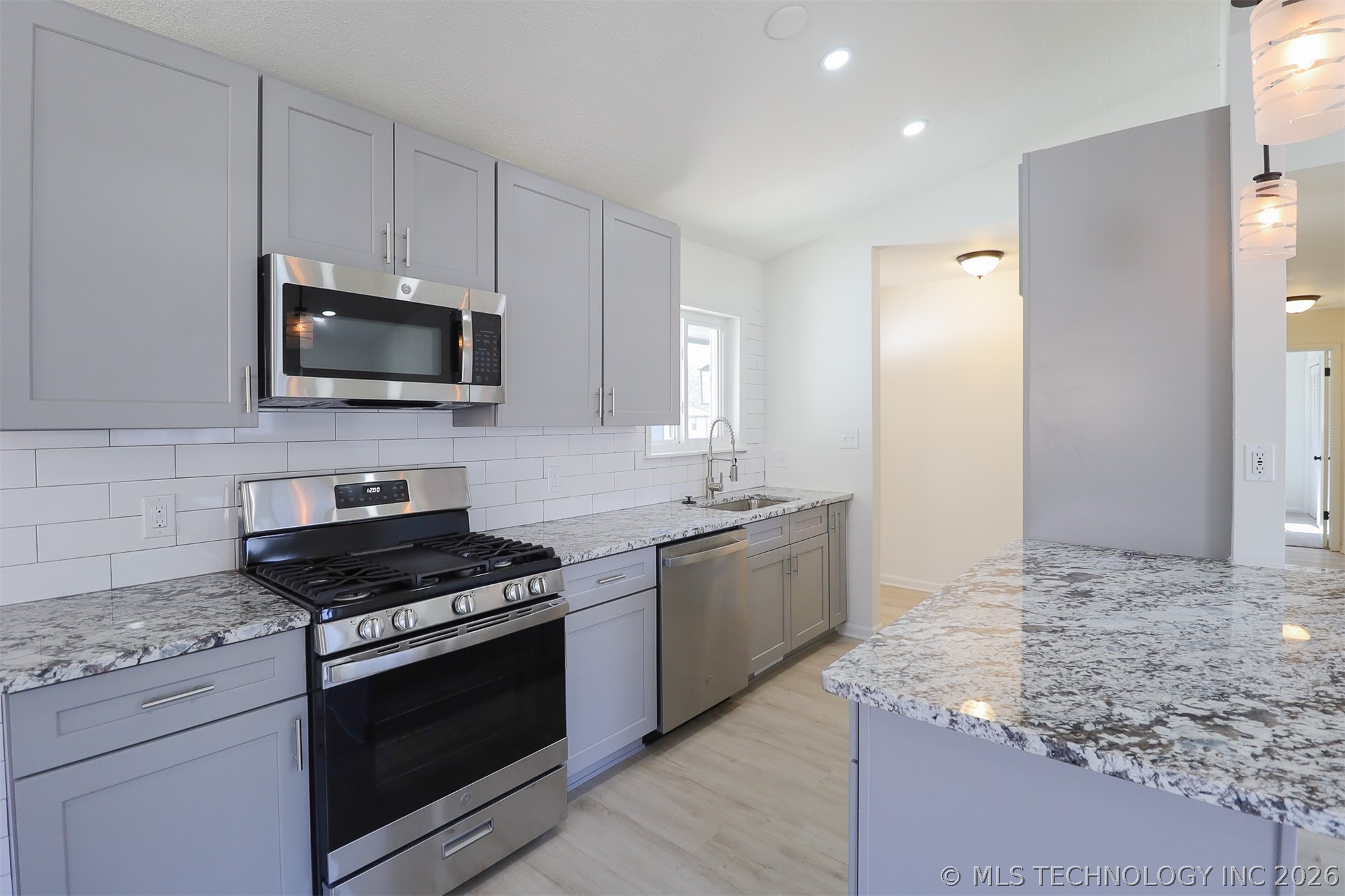 1118 N Hickory Place Property Photo 6