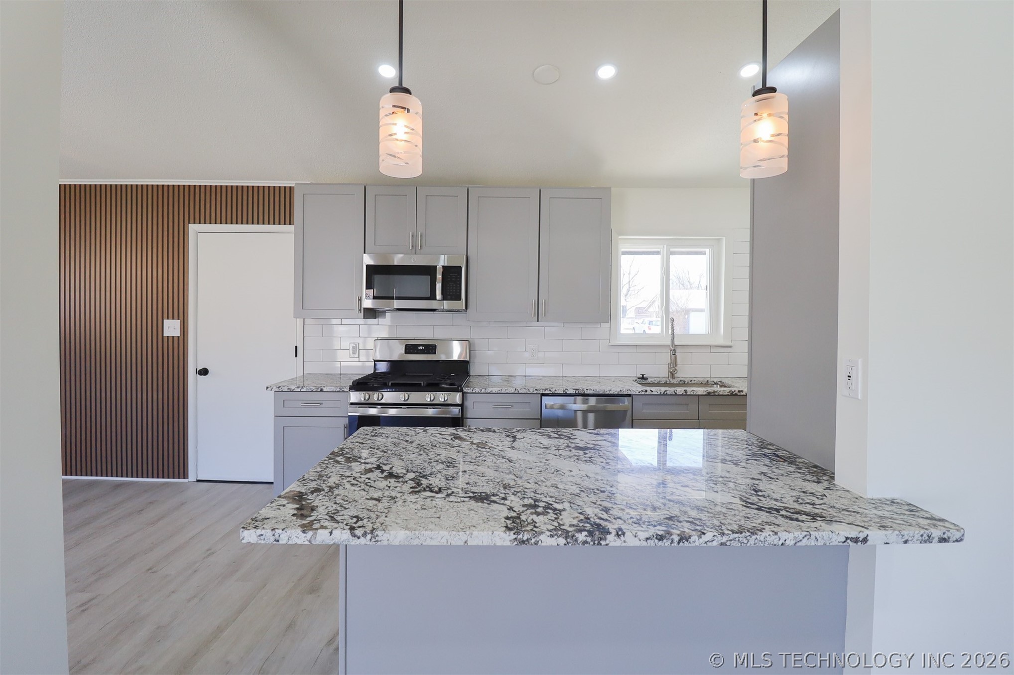 1118 N Hickory Place Property Photo 7