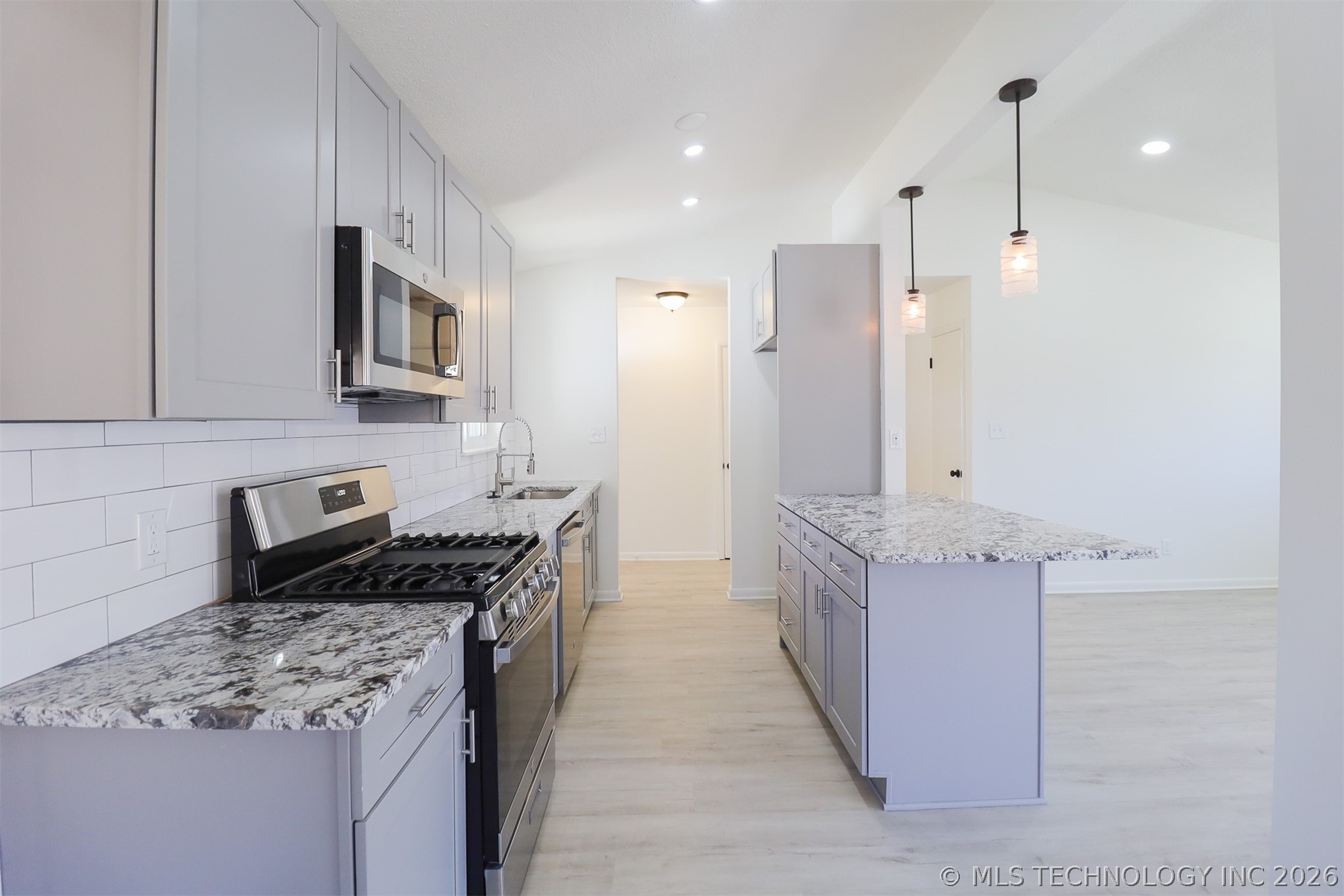 1118 N Hickory Place Property Photo 8