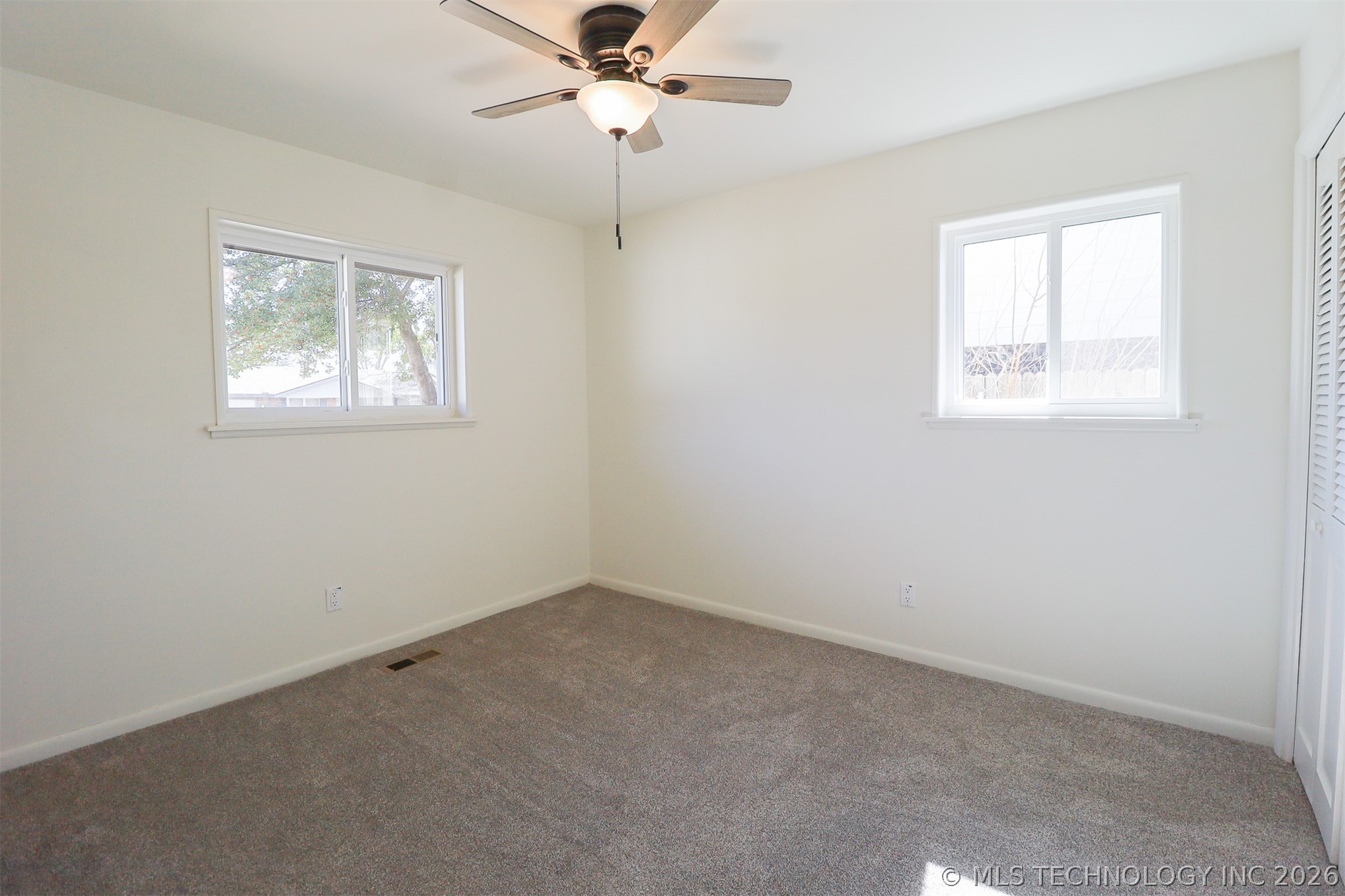 1118 N Hickory Place Property Photo 23