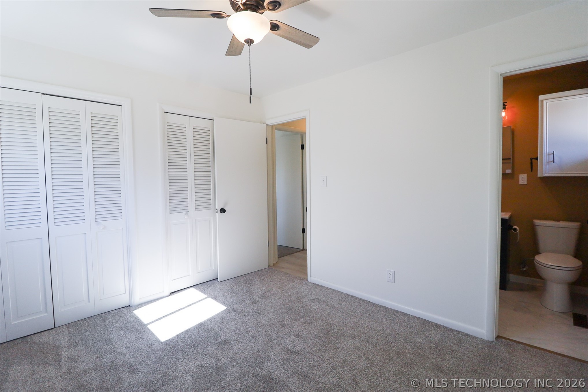 1118 N Hickory Place Property Photo 24