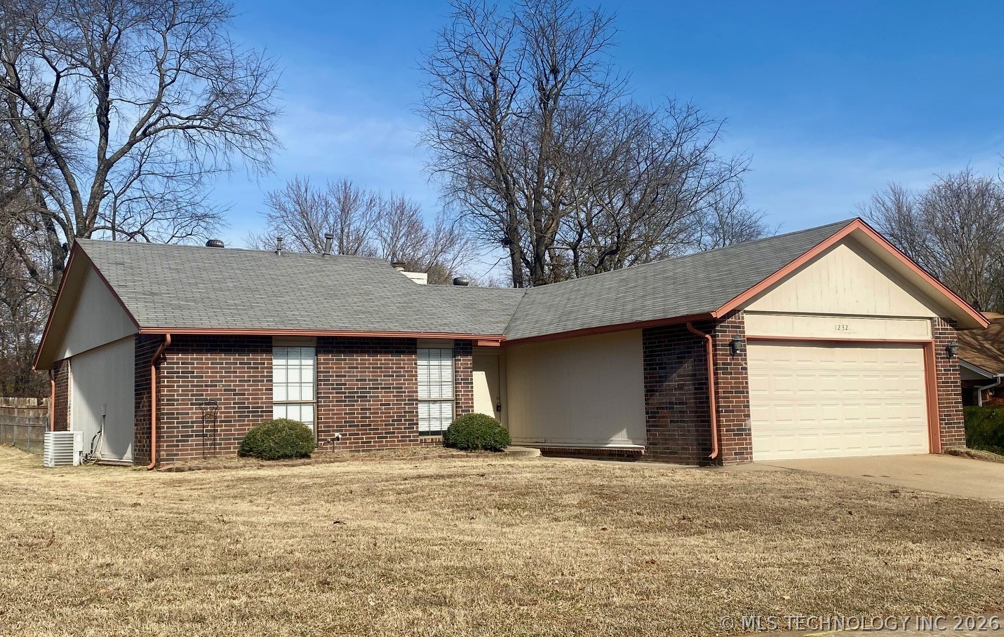 1232 W Los Angeles Circle Property Photo 1