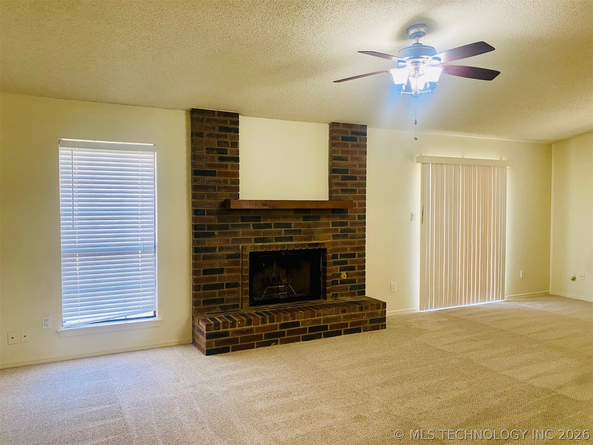 1232 W Los Angeles Circle Property Photo 2