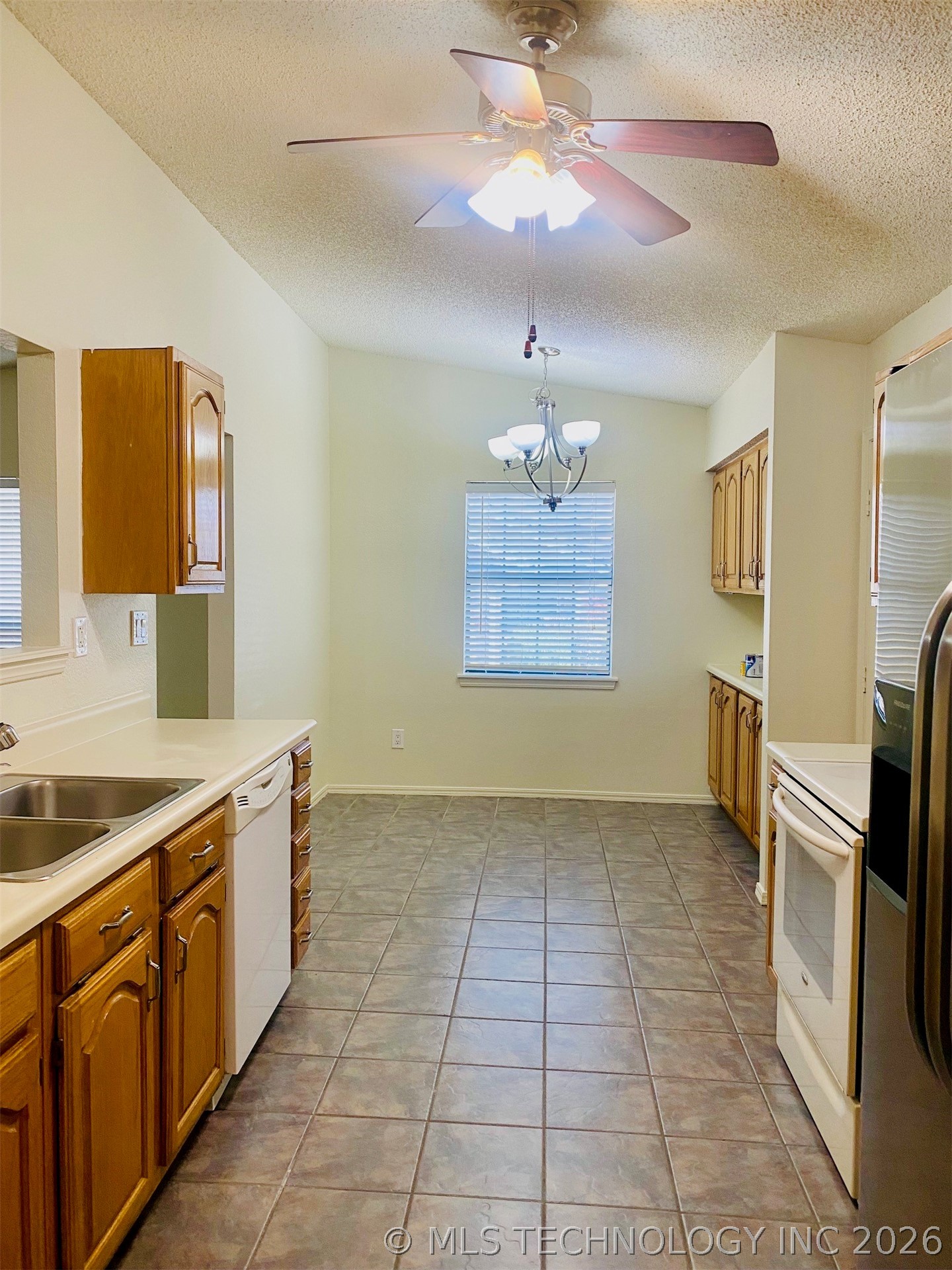 1232 W Los Angeles Circle Property Photo 8