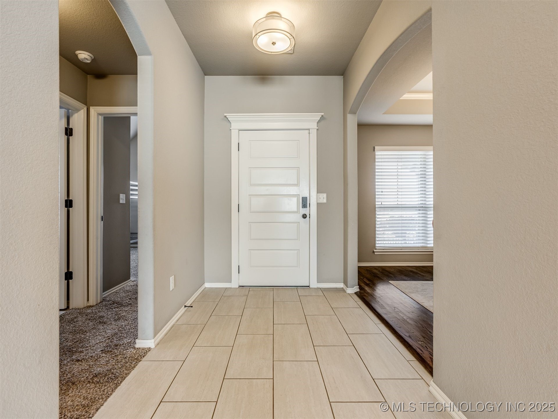 732 W 40th Place Property Photo 5