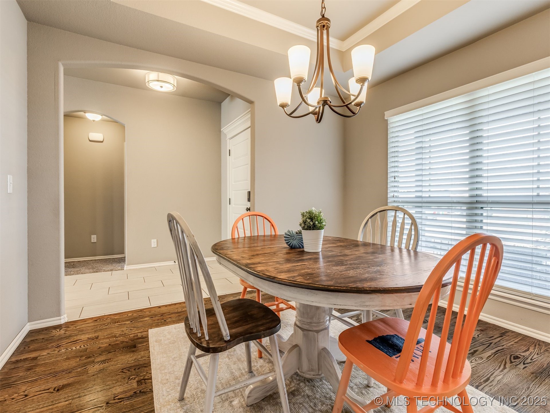 732 W 40th Place Property Photo 6