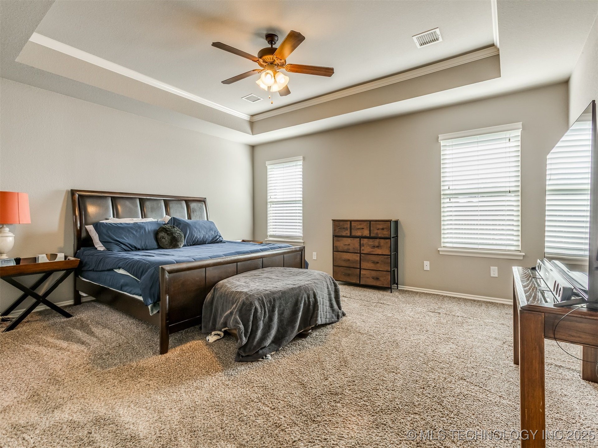 732 W 40th Place Property Photo 19