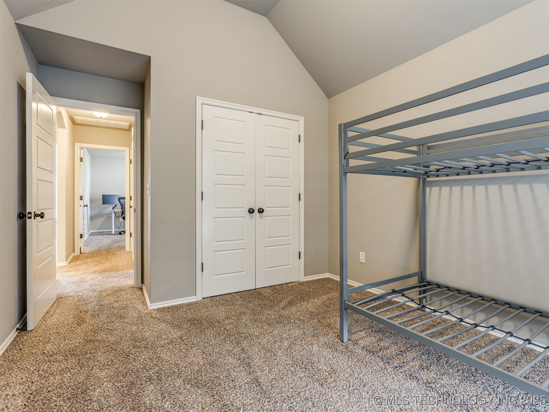 732 W 40th Place Property Photo 27