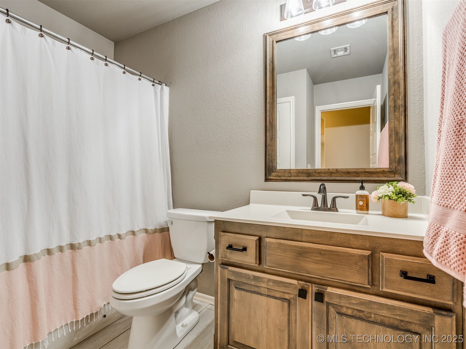 732 W 40th Place Property Photo 28