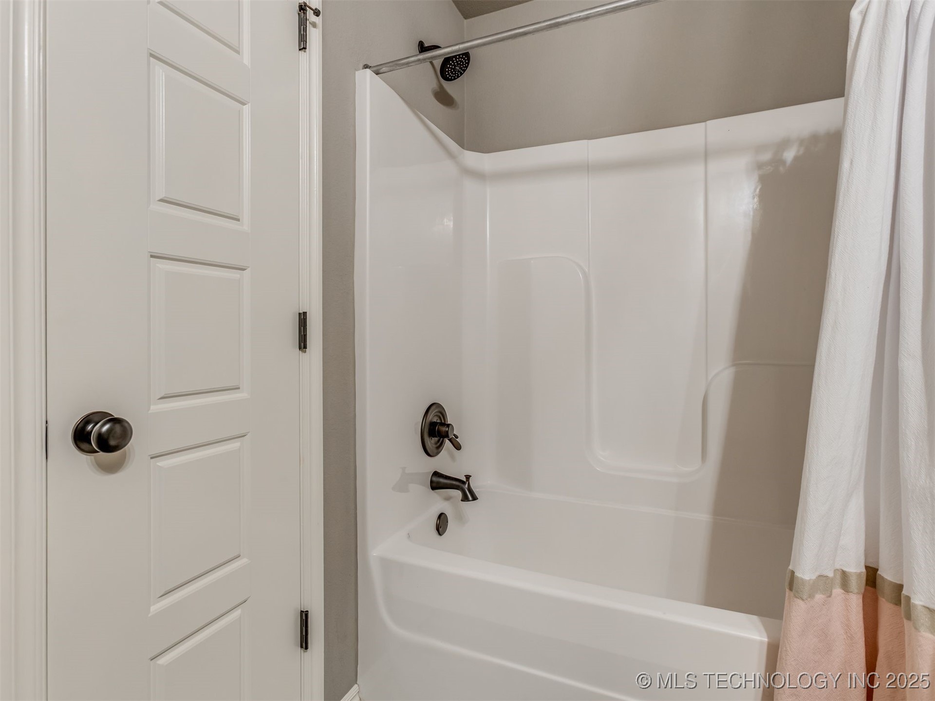 732 W 40th Place Property Photo 29