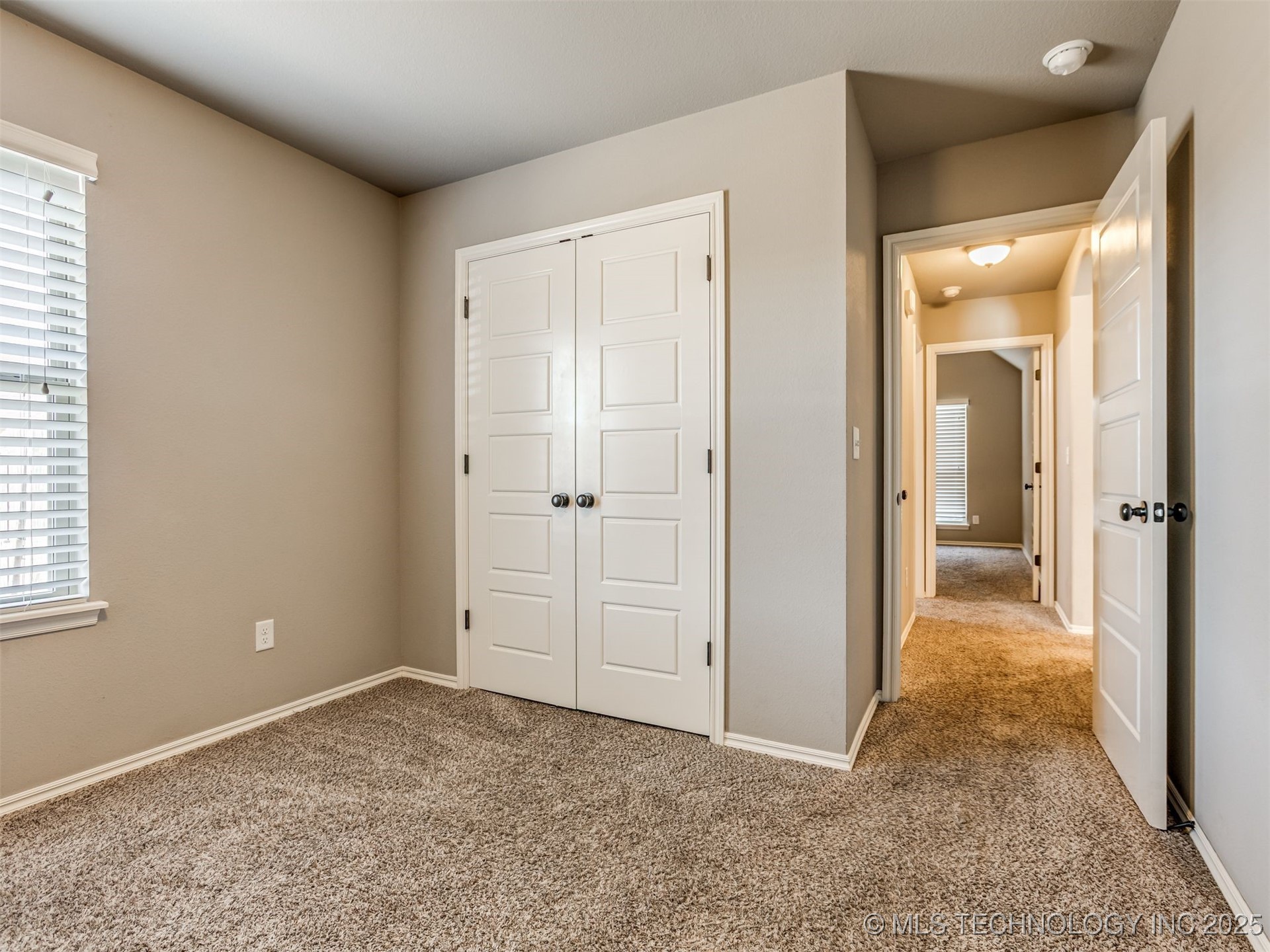 732 W 40th Place Property Photo 31