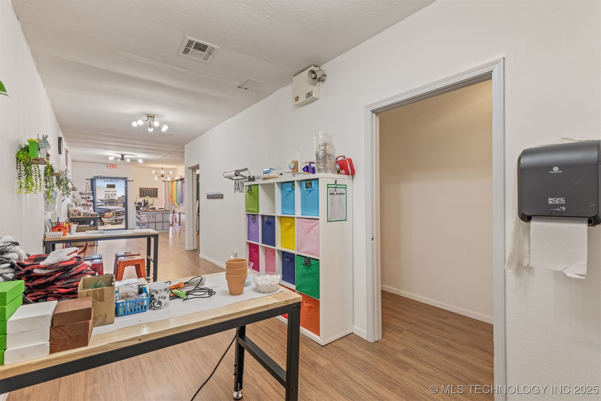 125 S Broadway Street Property Photo 15