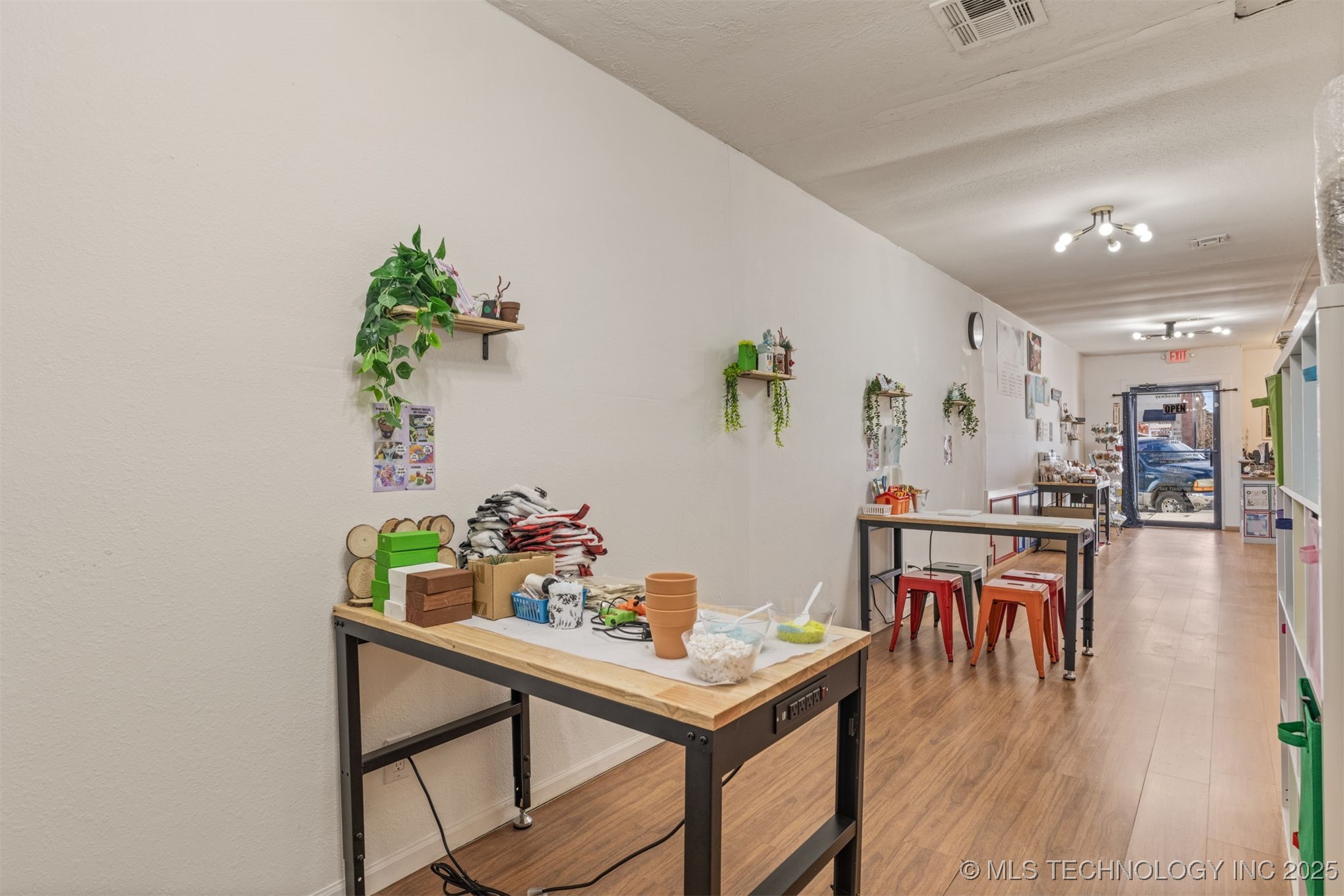 125 S Broadway Street Property Photo 16