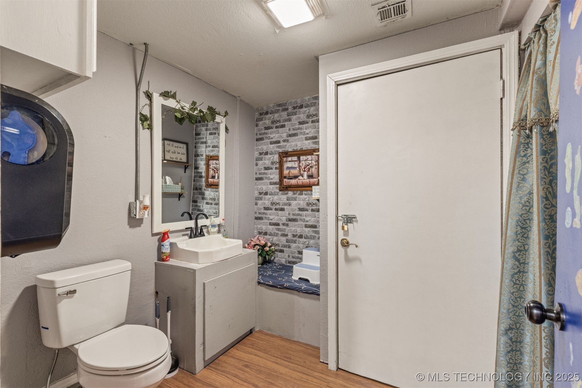 125 S Broadway Street Property Photo 32