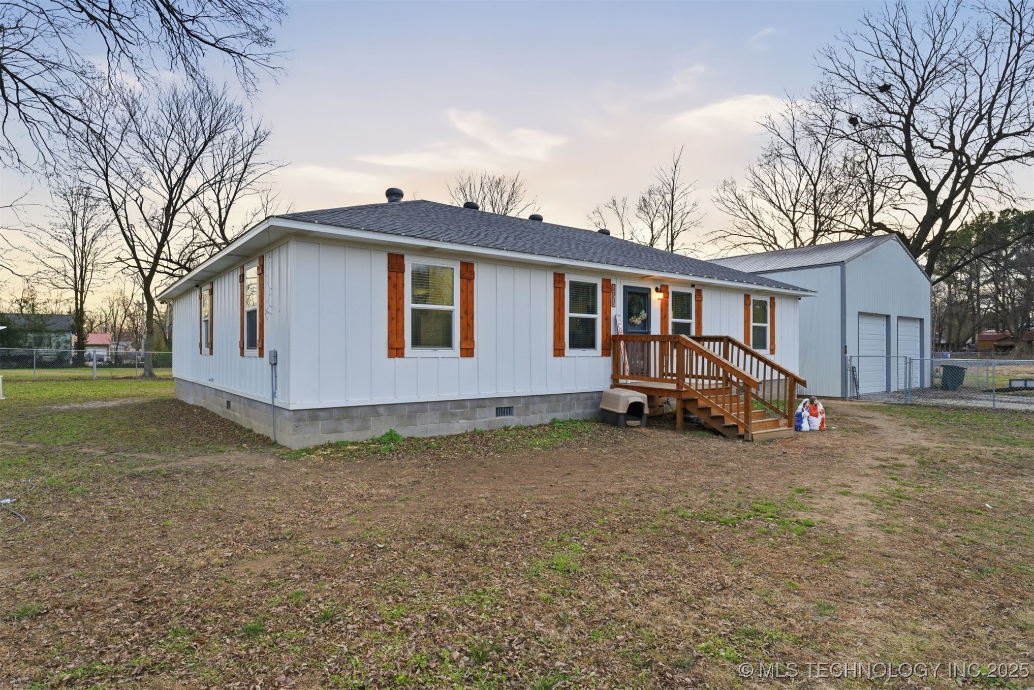 1175 W Pine Street Property Photo 2