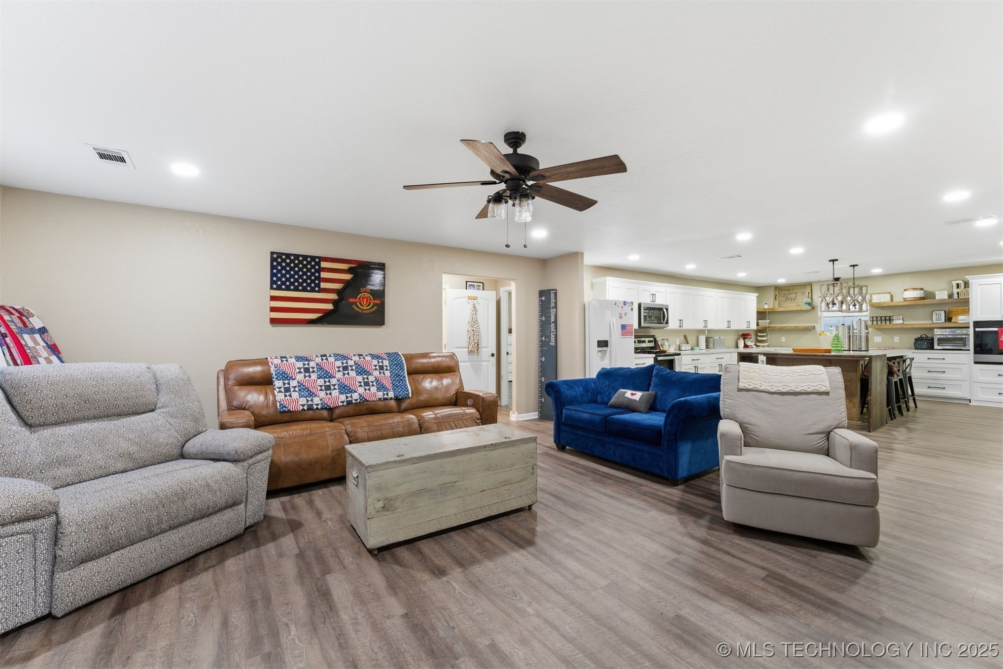 1175 W Pine Street Property Photo 4