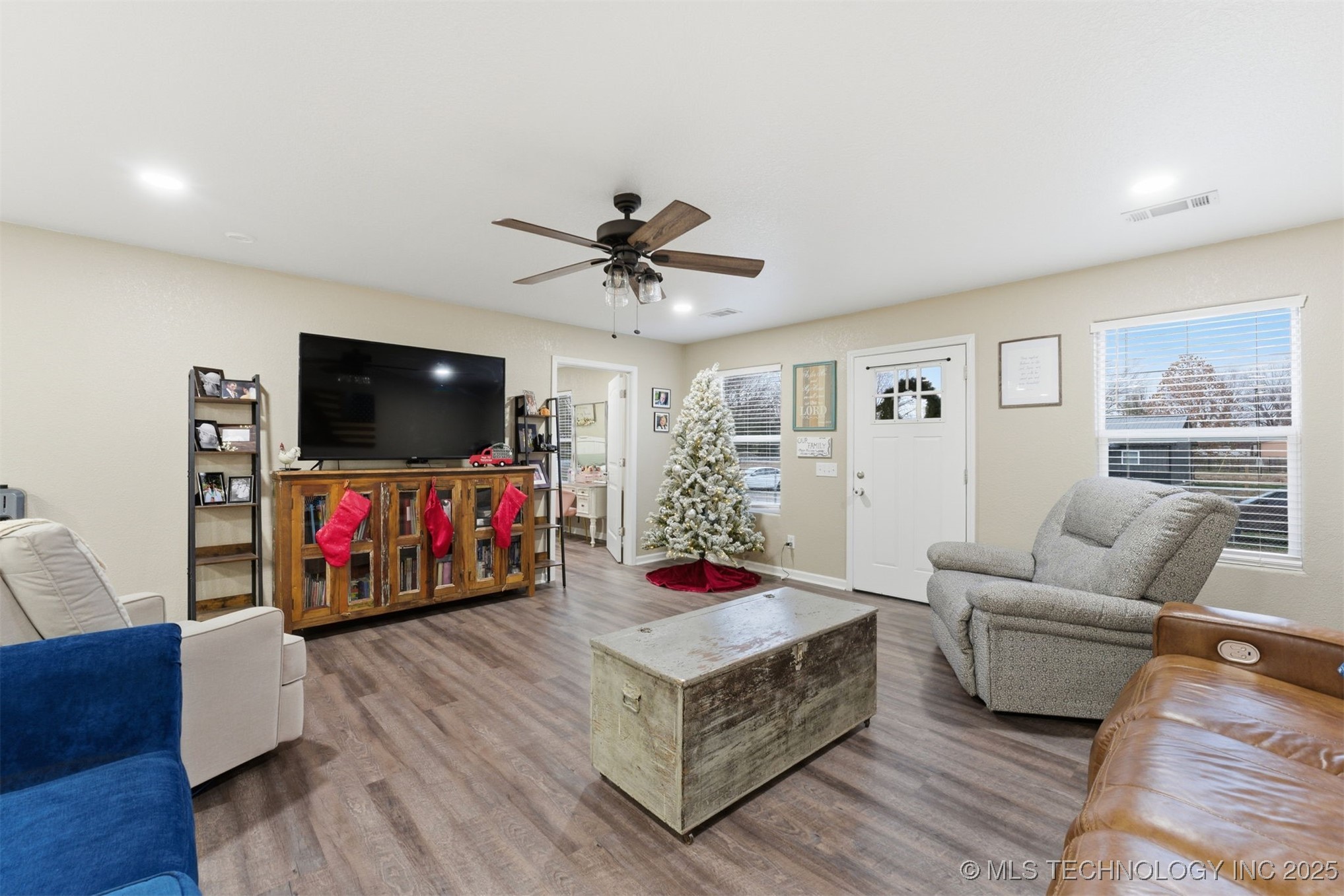 1175 W Pine Street Property Photo 5