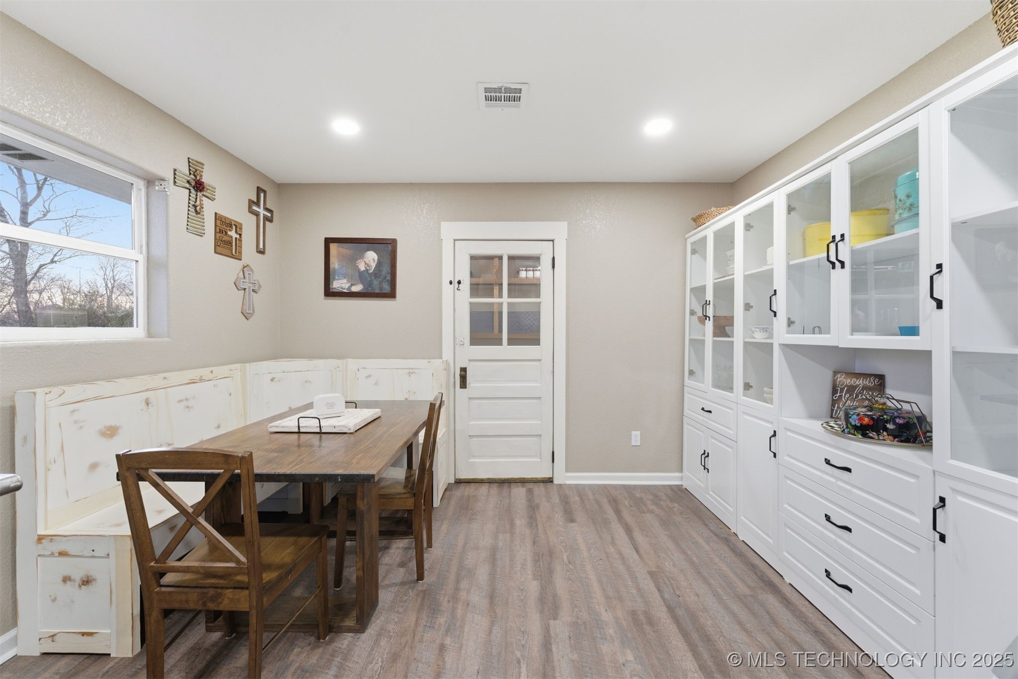 1175 W Pine Street Property Photo 6