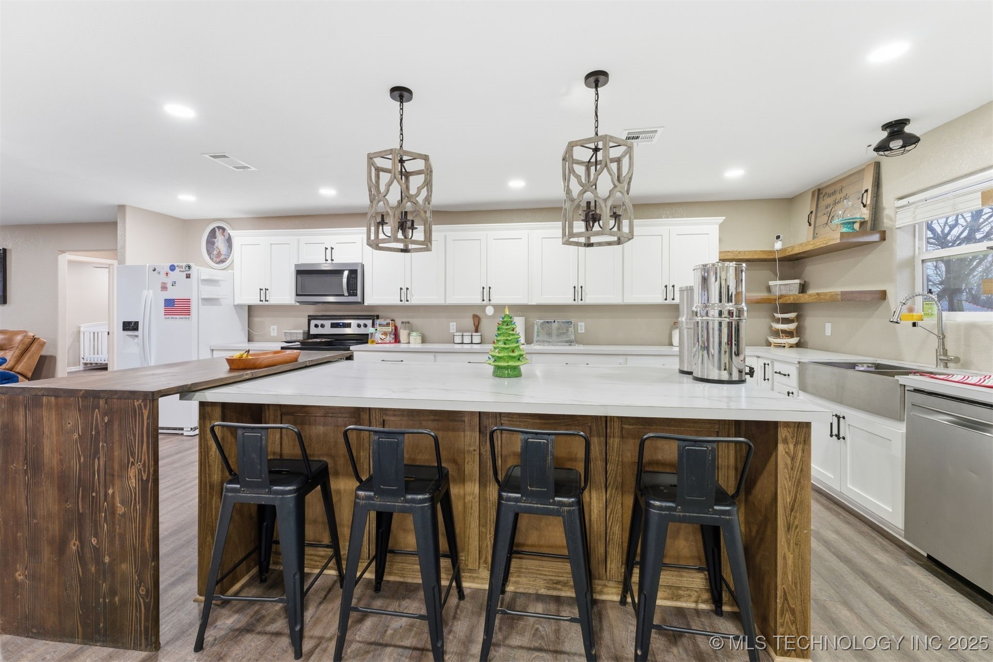 1175 W Pine Street Property Photo 7