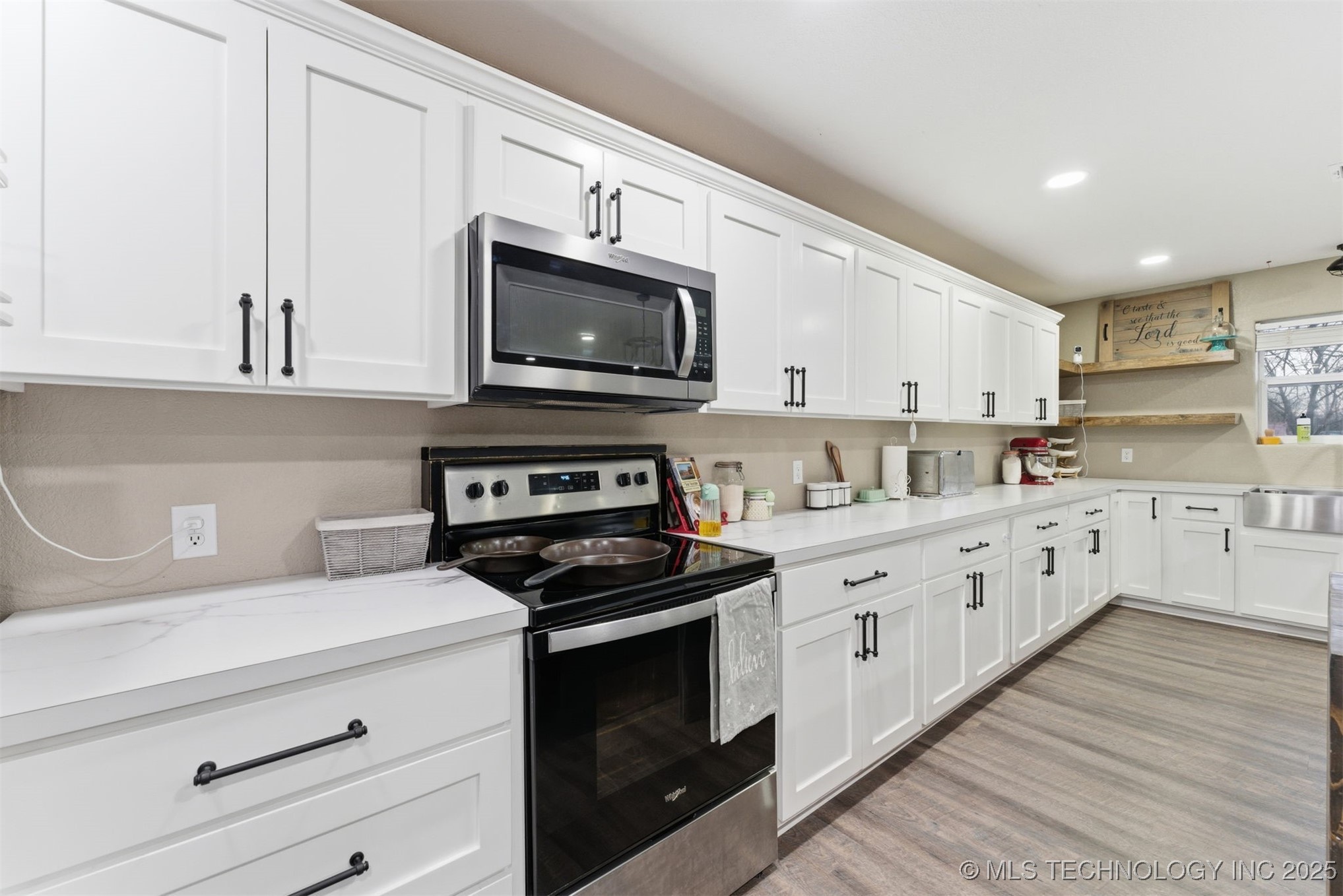 1175 W Pine Street Property Photo 8