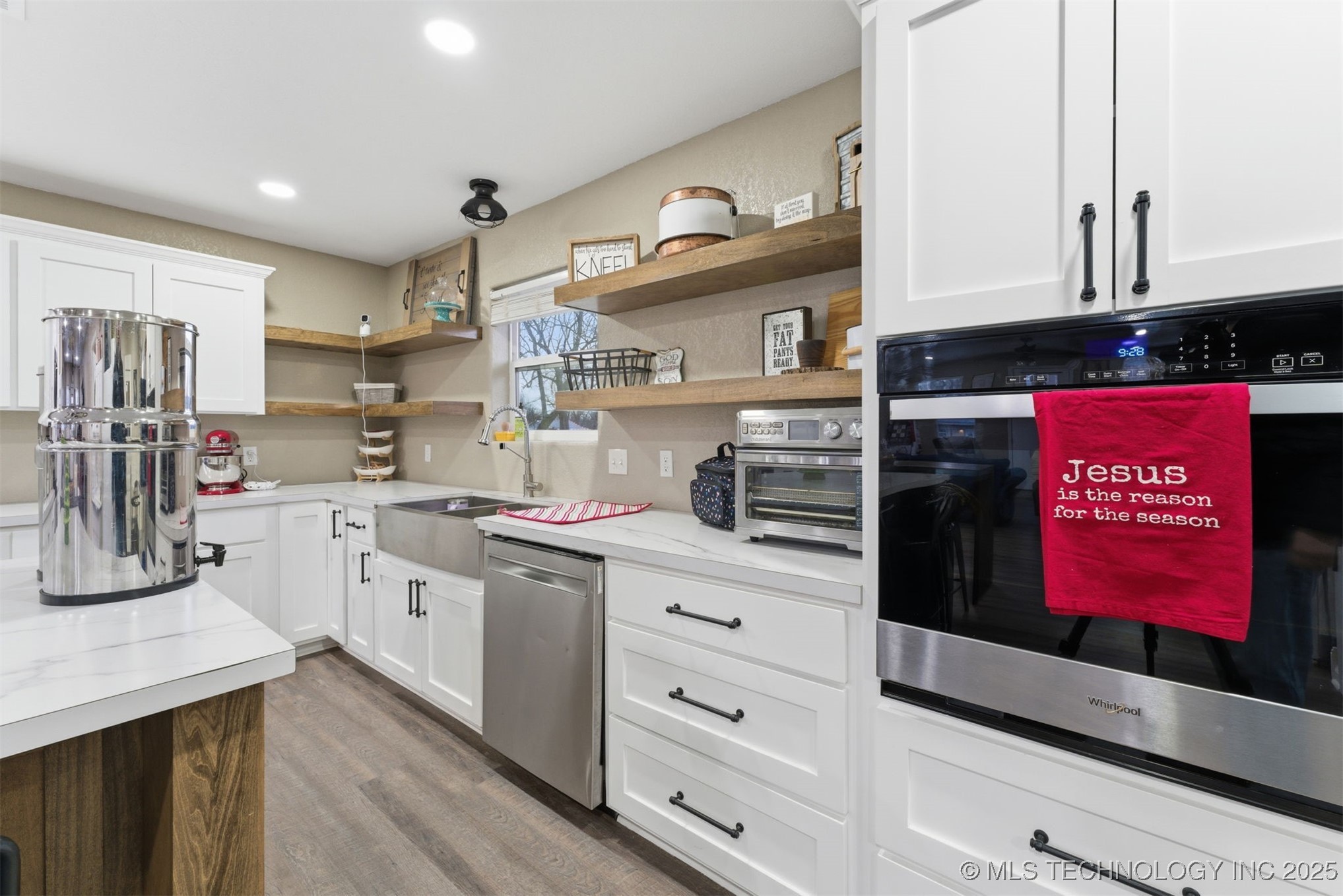 1175 W Pine Street Property Photo 9