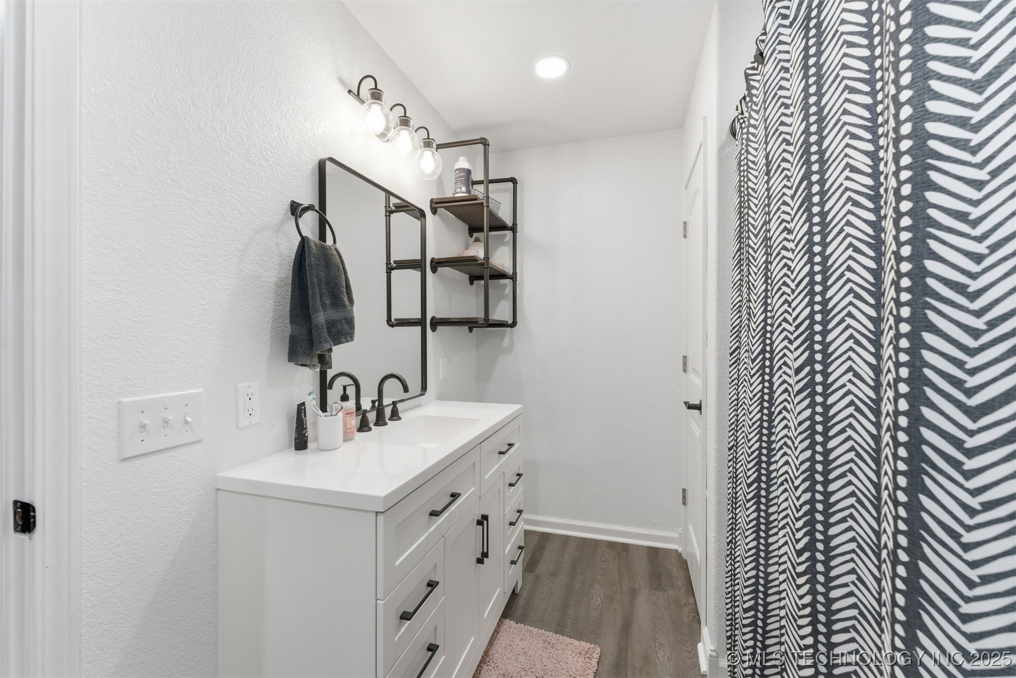 1175 W Pine Street Property Photo 14