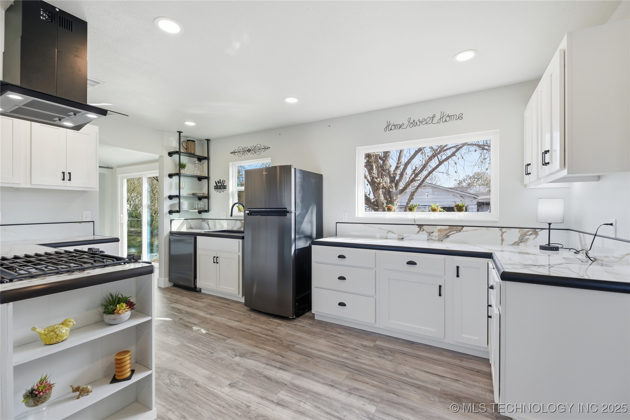 1001 S Broadway Street Property Photo 6