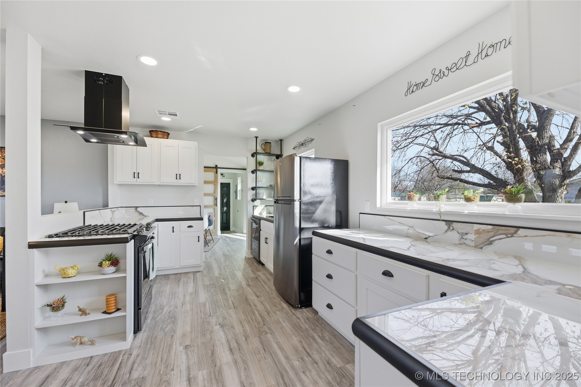 1001 S Broadway Street Property Photo 7