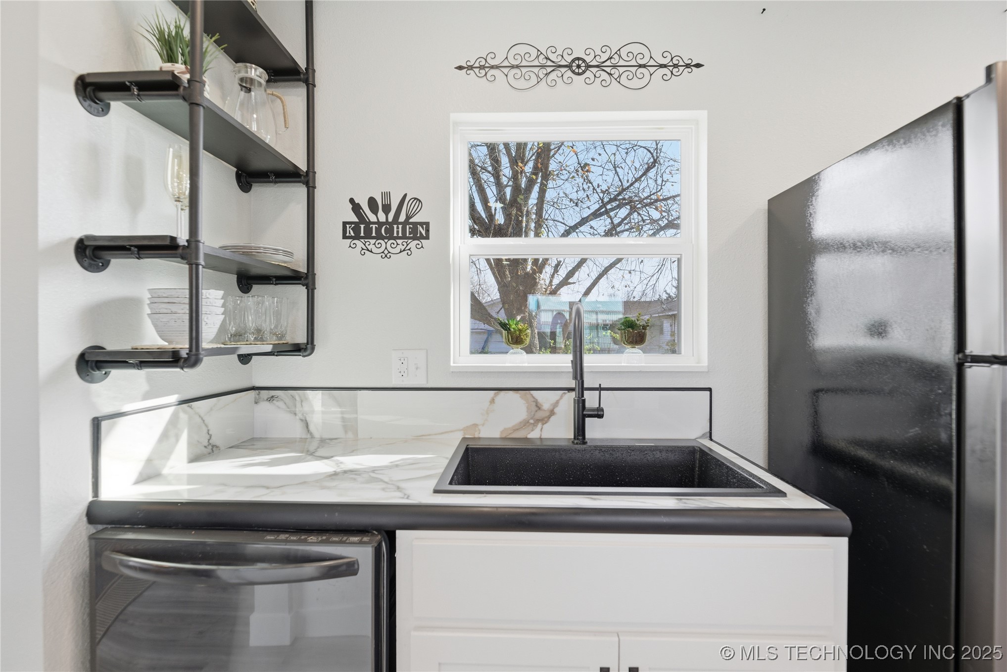 1001 S Broadway Street Property Photo 9