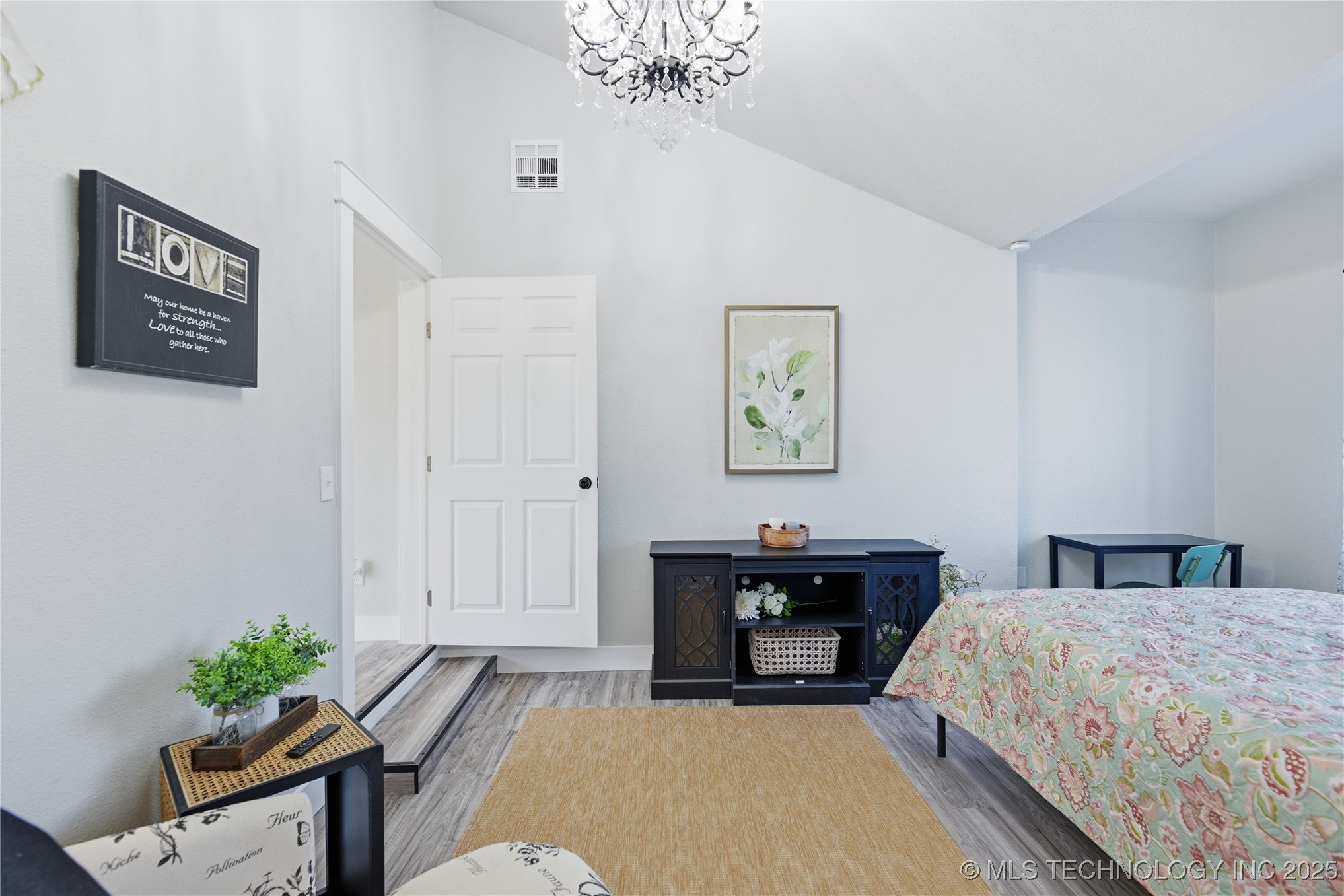 1001 S Broadway Street Property Photo 13