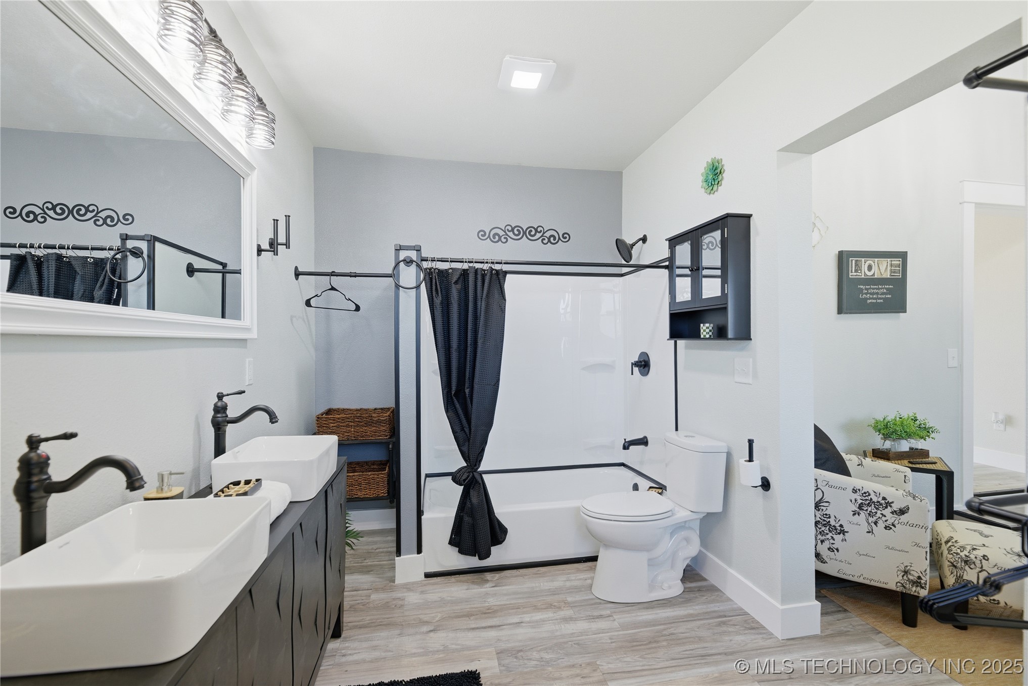 1001 S Broadway Street Property Photo 14