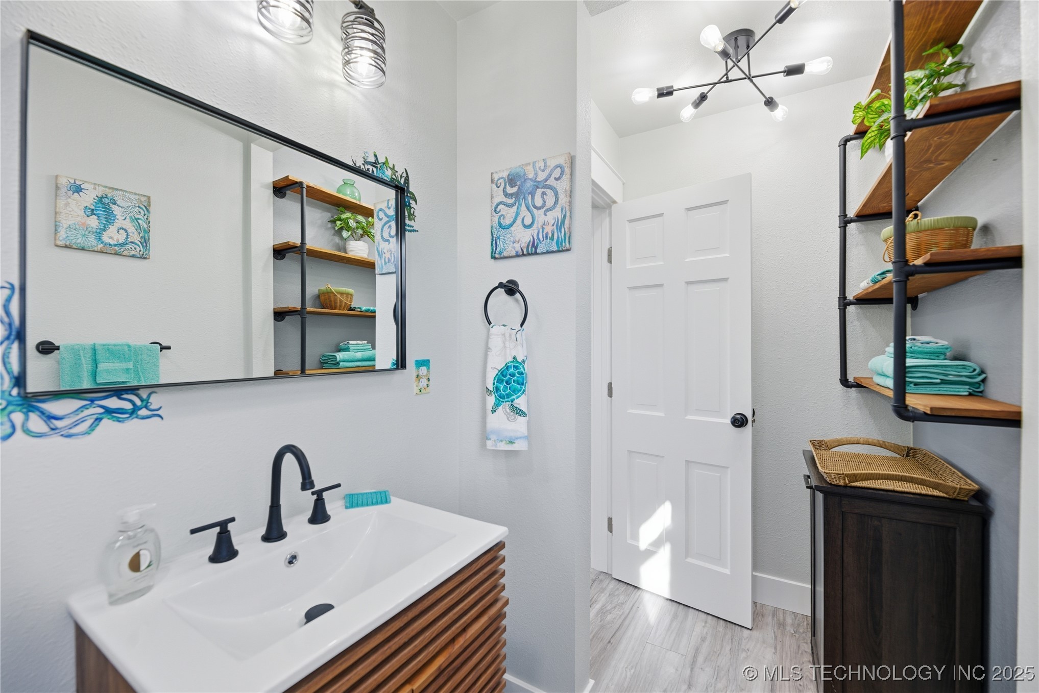 1001 S Broadway Street Property Photo 23