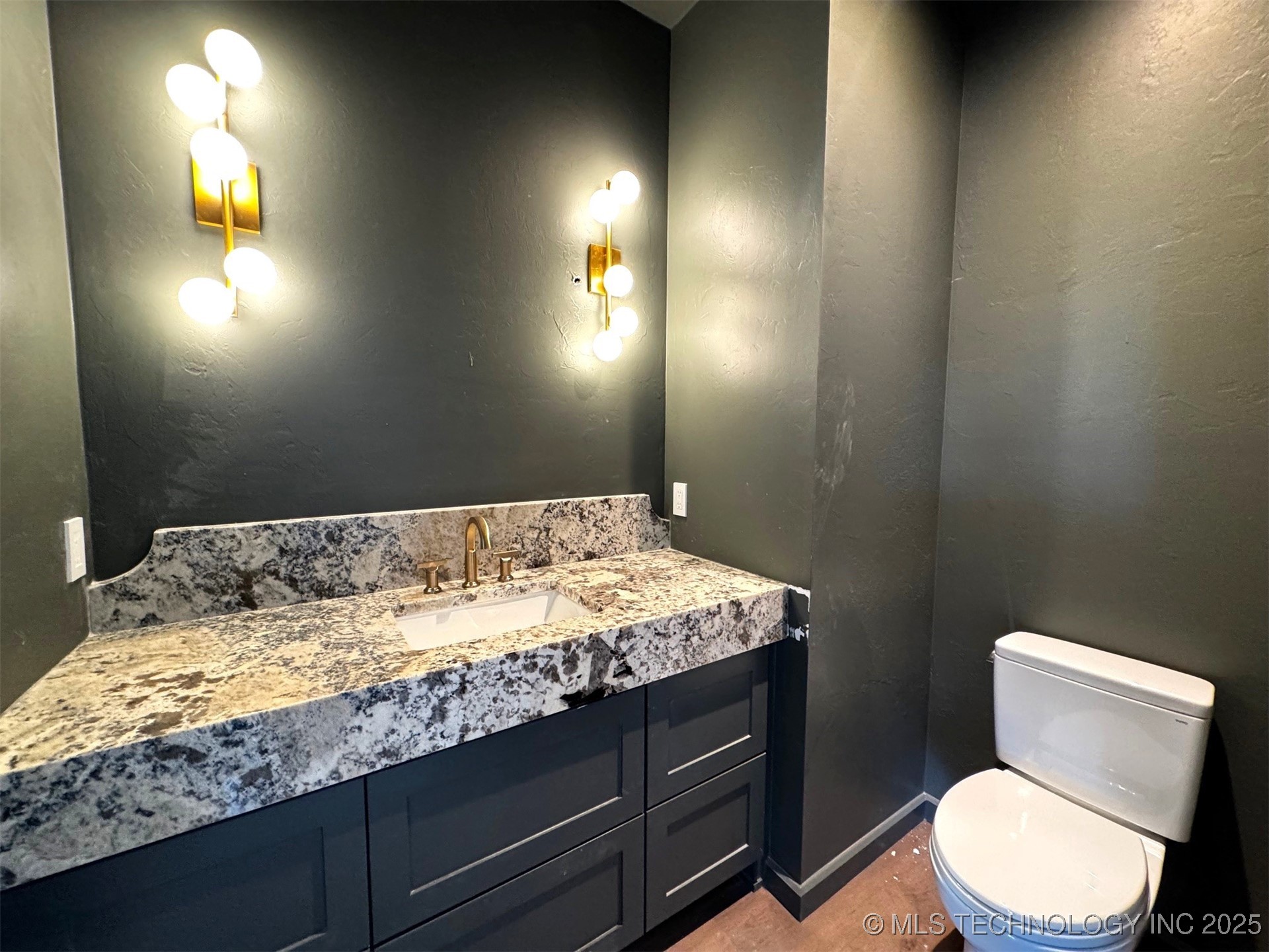 12113 Bridge Pointe Property Photo 4