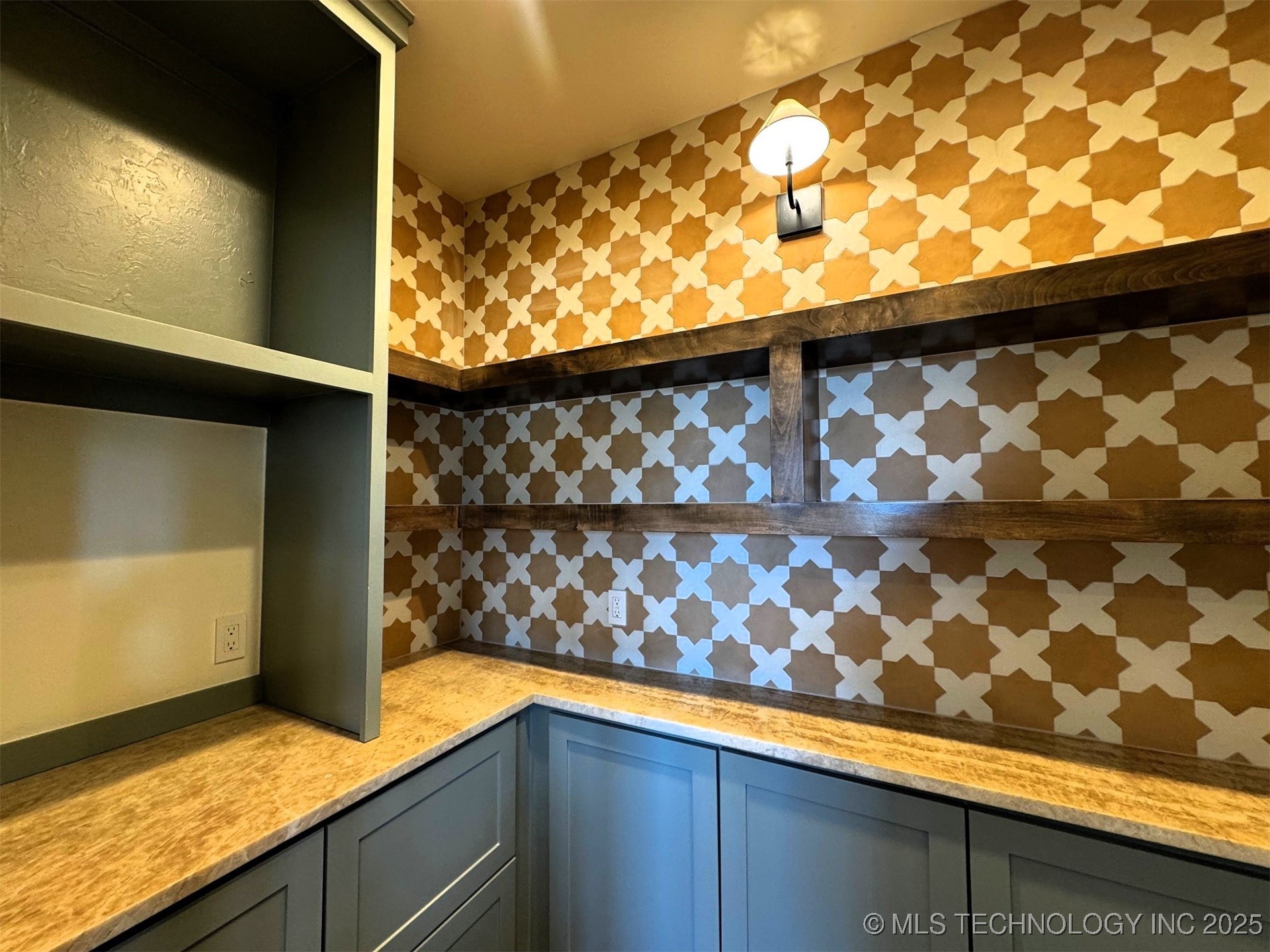 12113 Bridge Pointe Property Photo 8